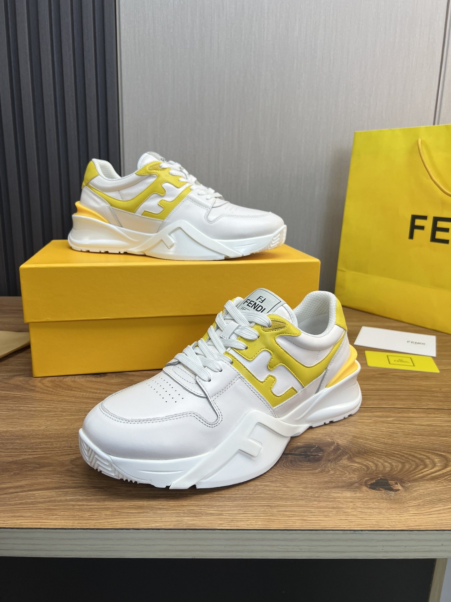 Factory precio 290Fendi [Fendi] explosión enumerados moda casual zapatos de los hombres que utilizan