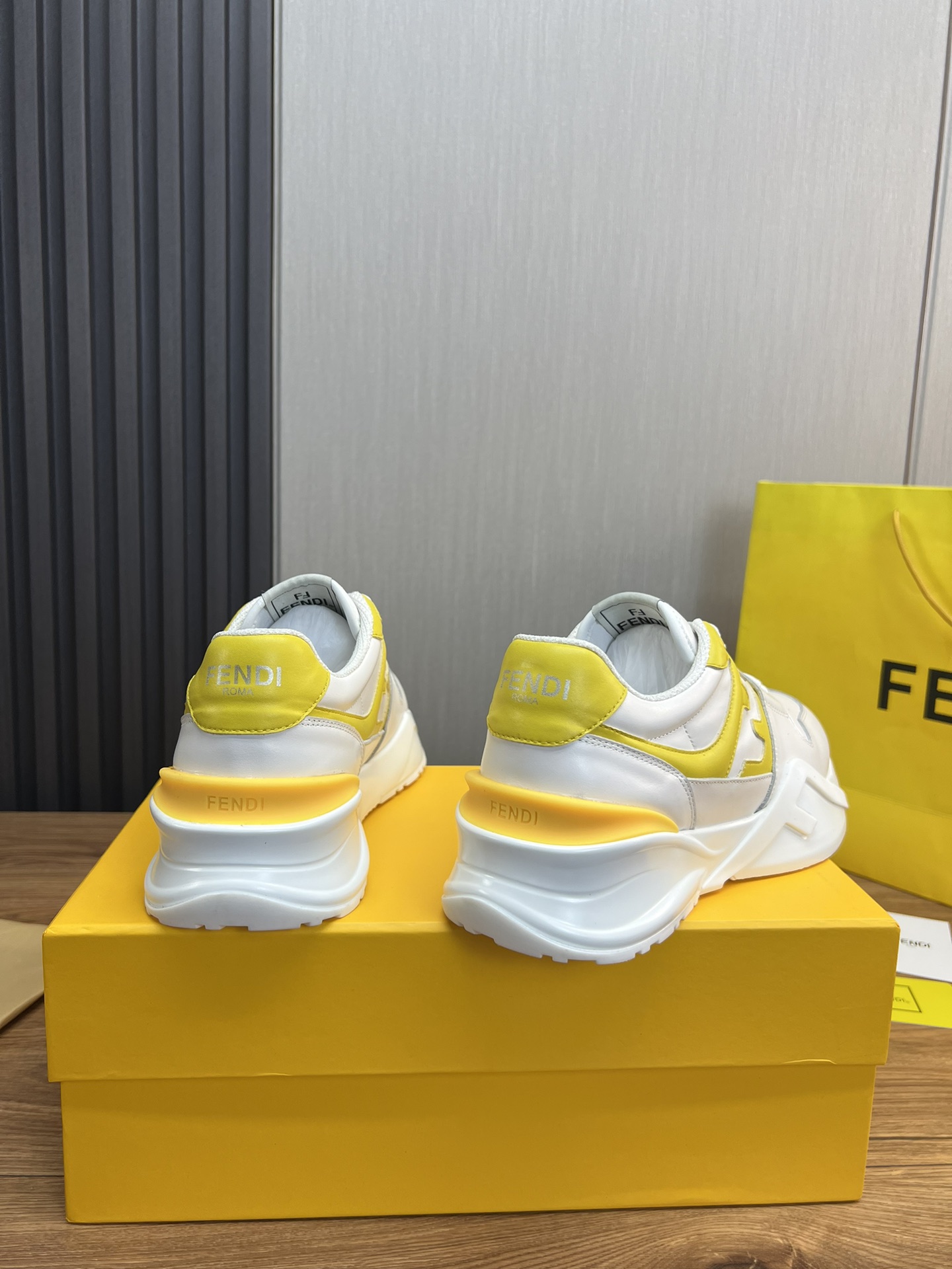 Factory precio 290Fendi [Fendi] explosión enumerados moda casual zapatos de los hombres que utilizan