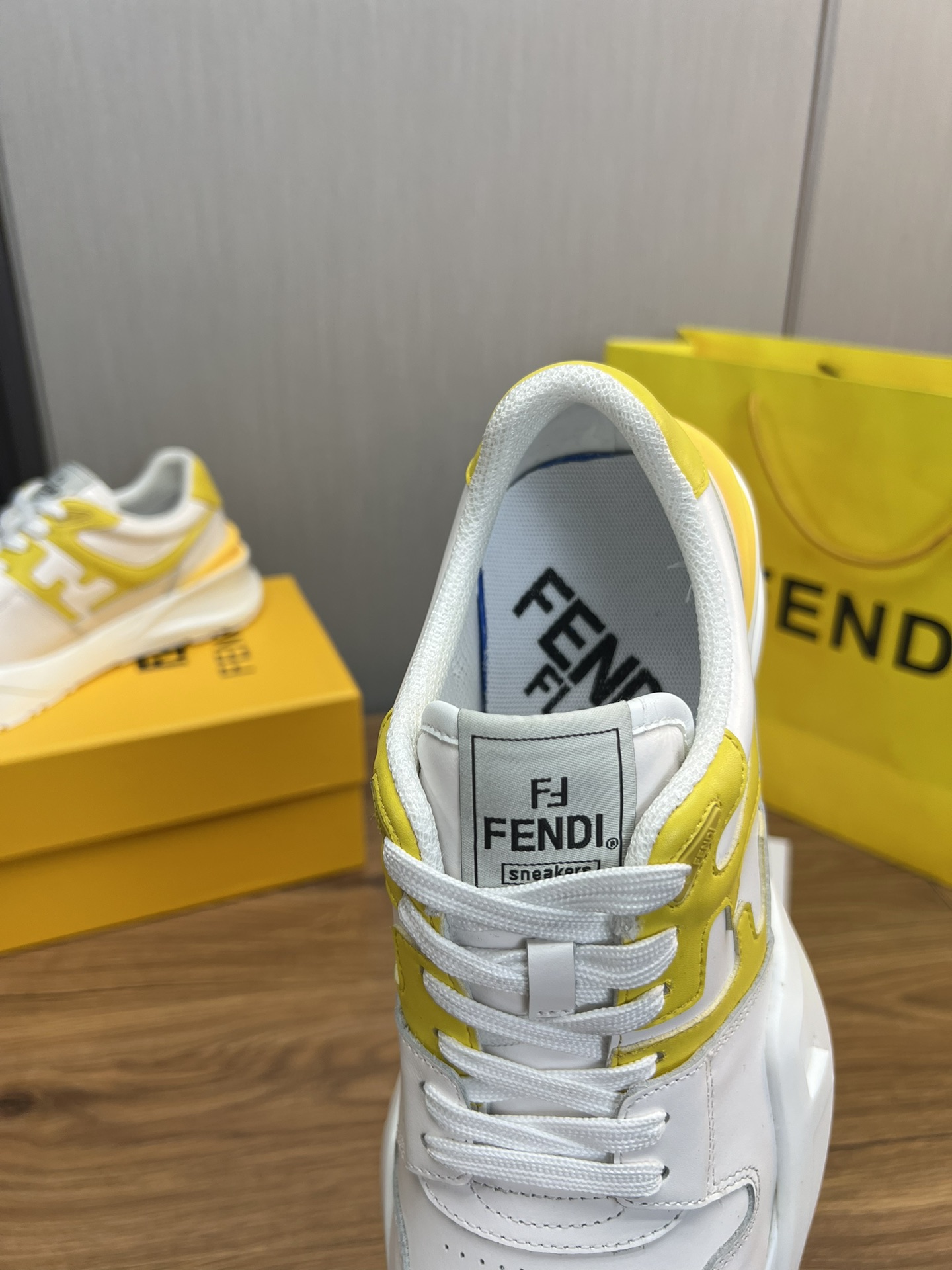 Factory precio 290Fendi [Fendi] explosión enumerados moda casual zapatos de los hombres que utilizan