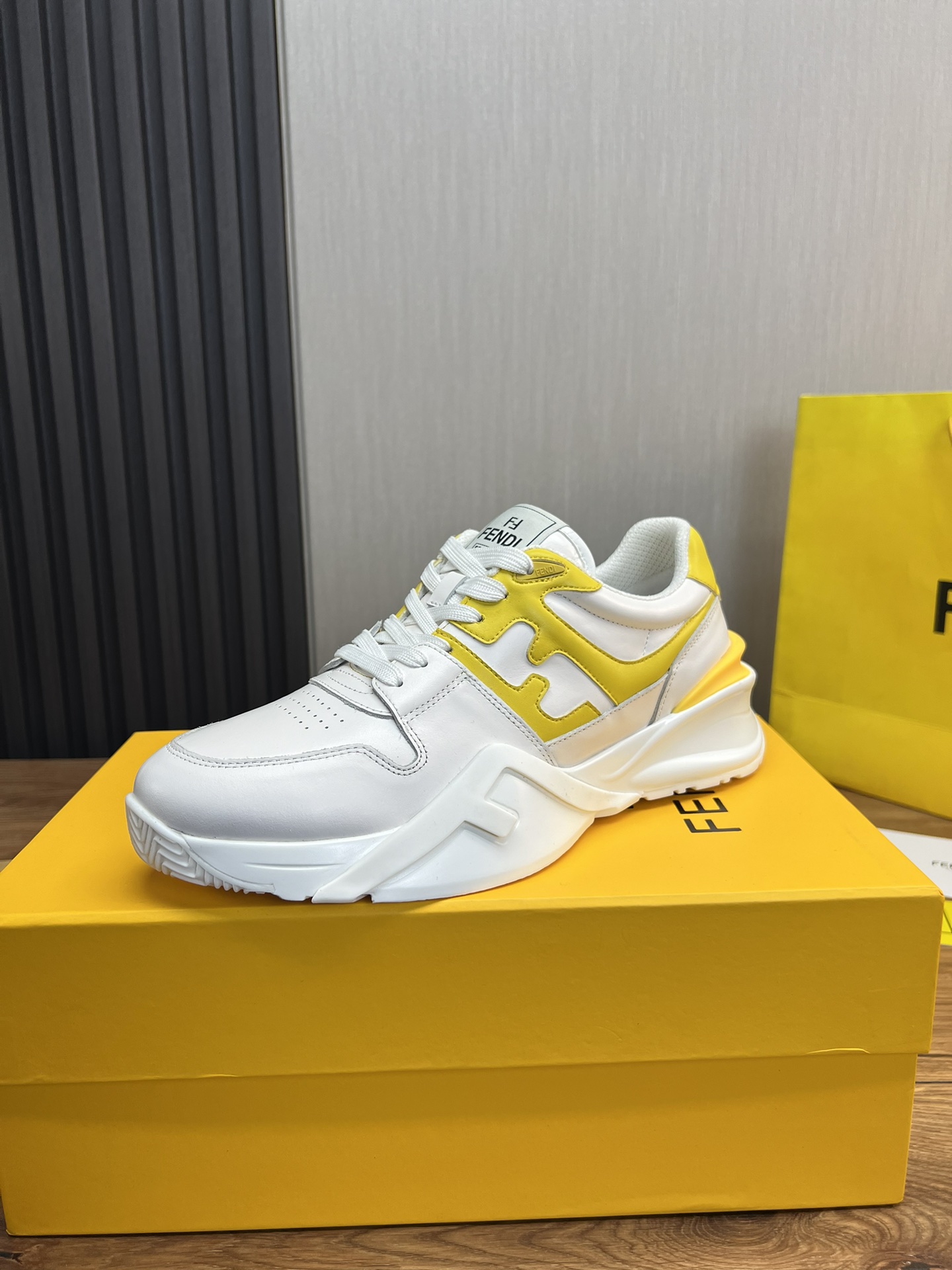 Factory precio 290Fendi [Fendi] explosión enumerados moda casual zapatos de los hombres que utilizan