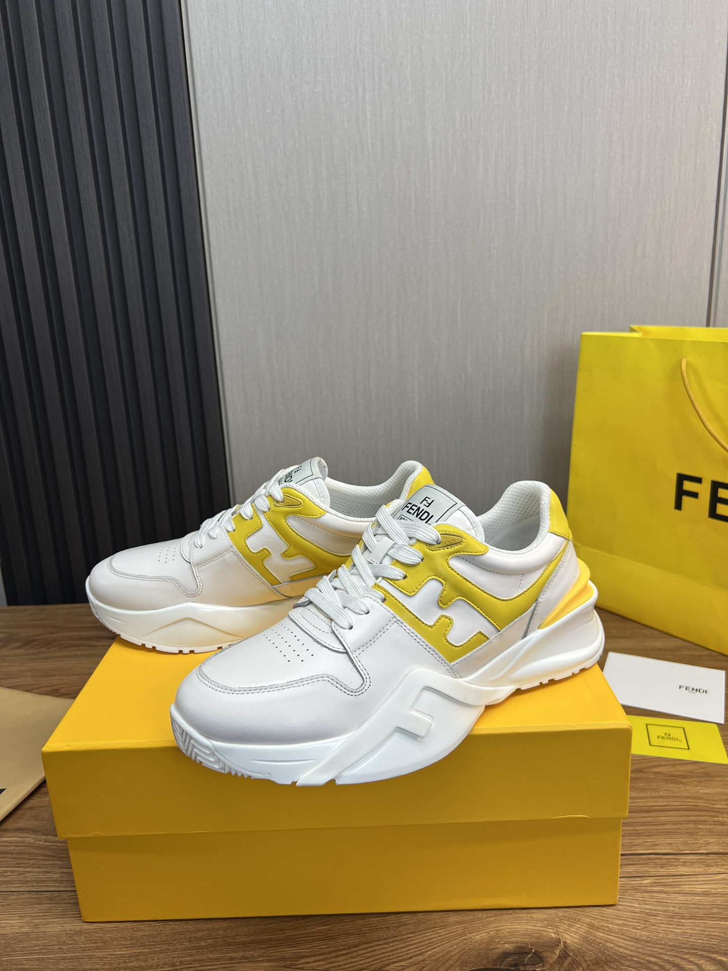 Factory precio 290Fendi [Fendi] explosión enumerados moda casual zapatos de los hombres que utilizan