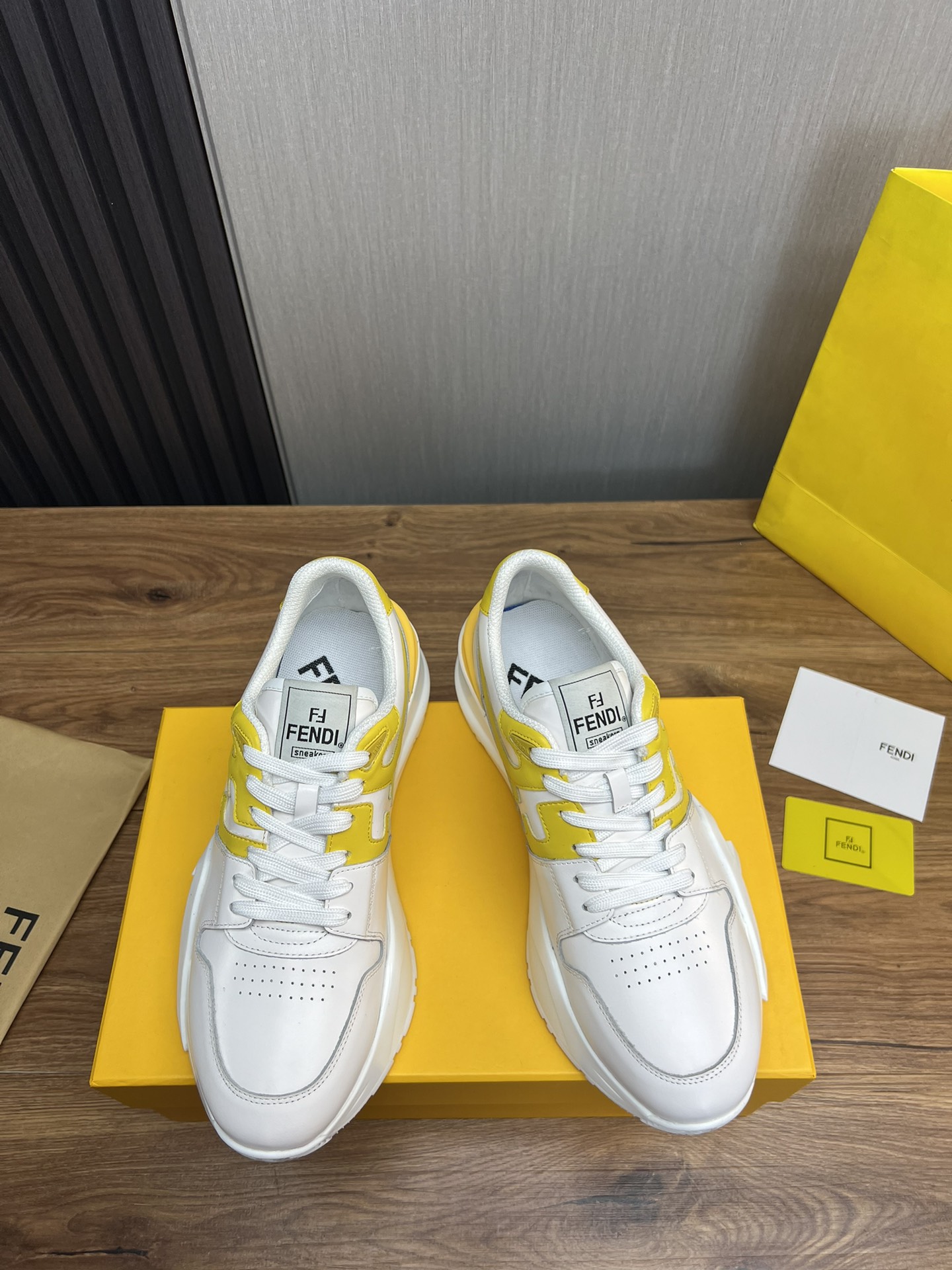 Factory precio 290Fendi [Fendi] explosión enumerados moda casual zapatos de los hombres que utilizan