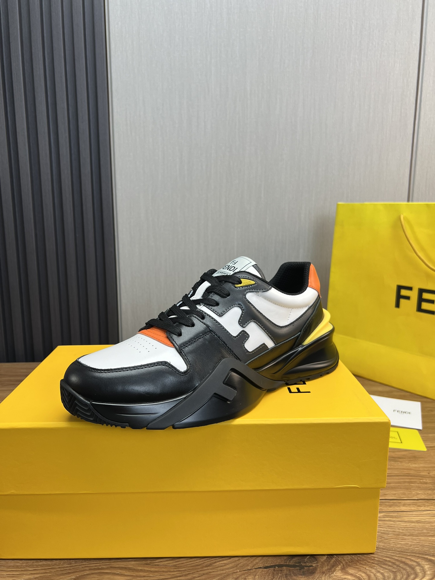 Factory precio 290Fendi [Fendi] explosión enumerados moda casual zapatos de los hombres que utilizan