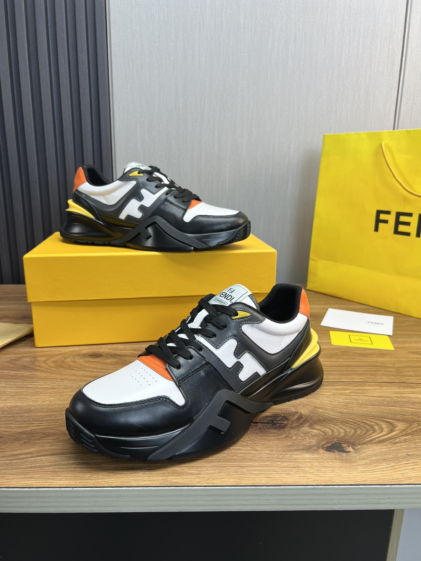 Factory precio 290Fendi [Fendi] explosión enumerados moda casual zapatos de los hombres que utilizan