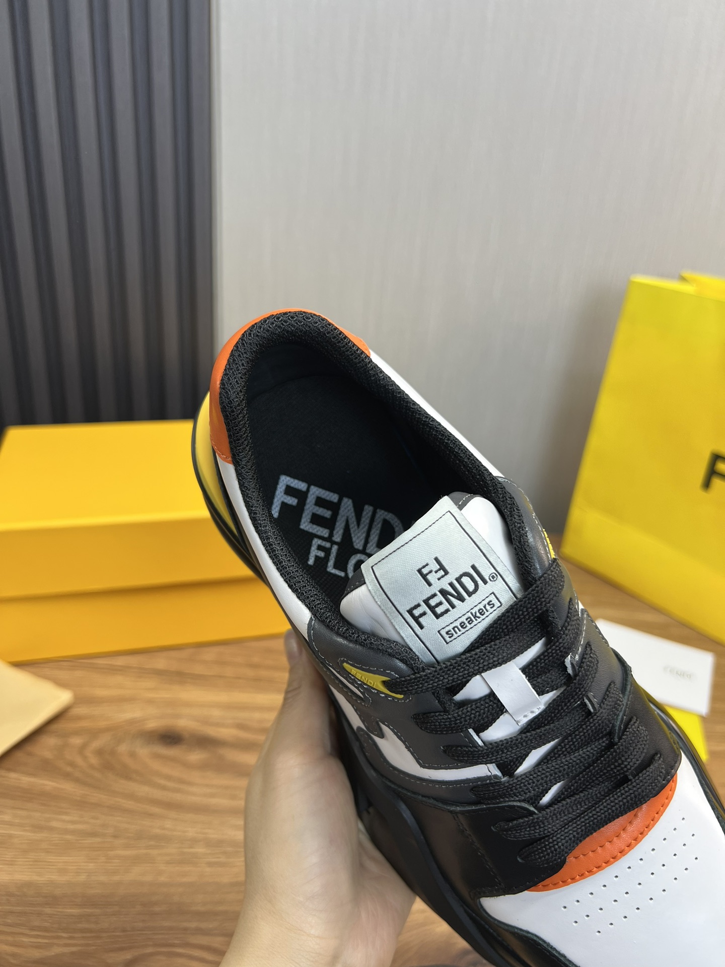 Factory precio 290Fendi [Fendi] explosión enumerados moda casual zapatos de los hombres que utilizan