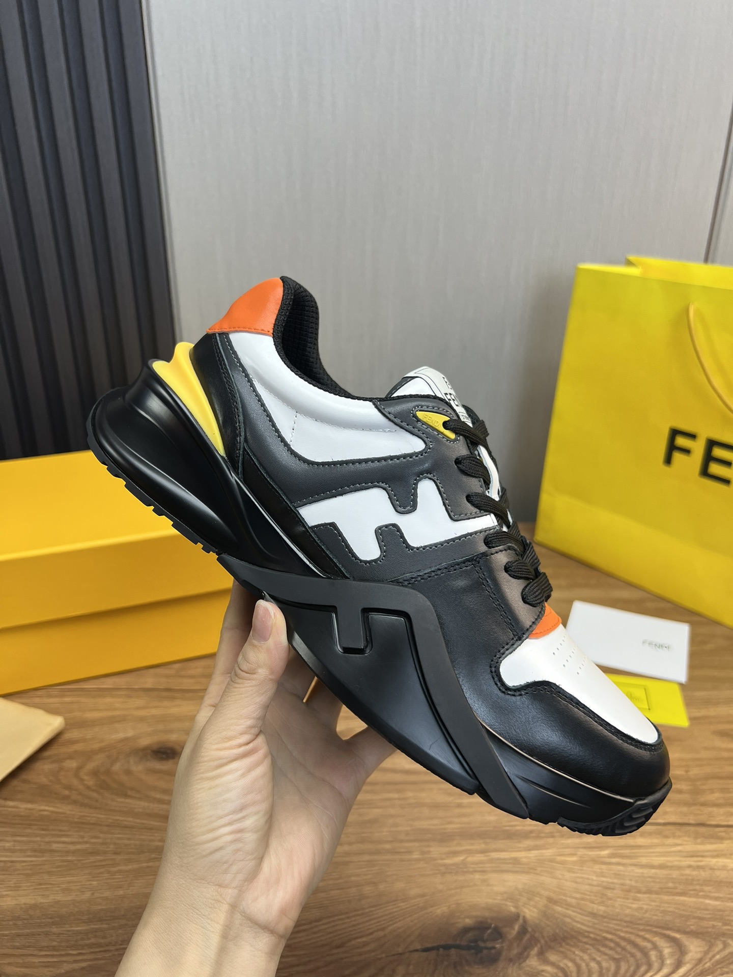Factory precio 290Fendi [Fendi] explosión enumerados moda casual zapatos de los hombres que utilizan