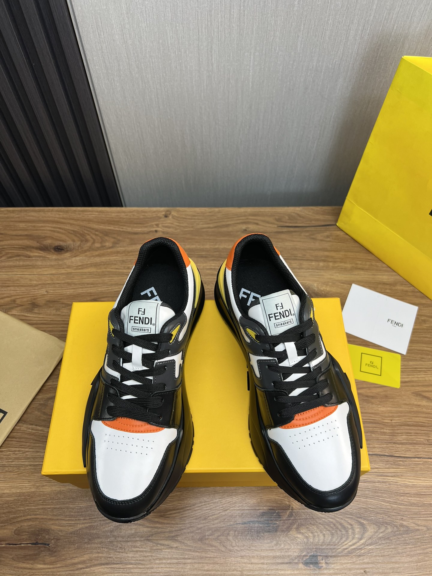 Factory precio 290Fendi [Fendi] explosión enumerados moda casual zapatos de los hombres que utilizan
