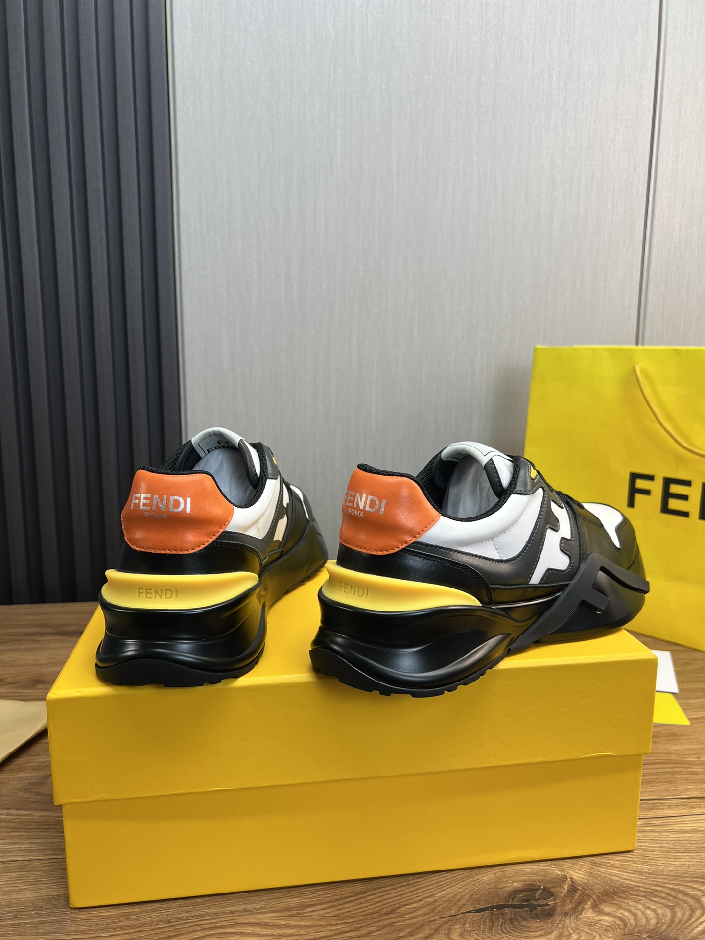 Factory precio 290Fendi [Fendi] explosión enumerados moda casual zapatos de los hombres que utilizan
