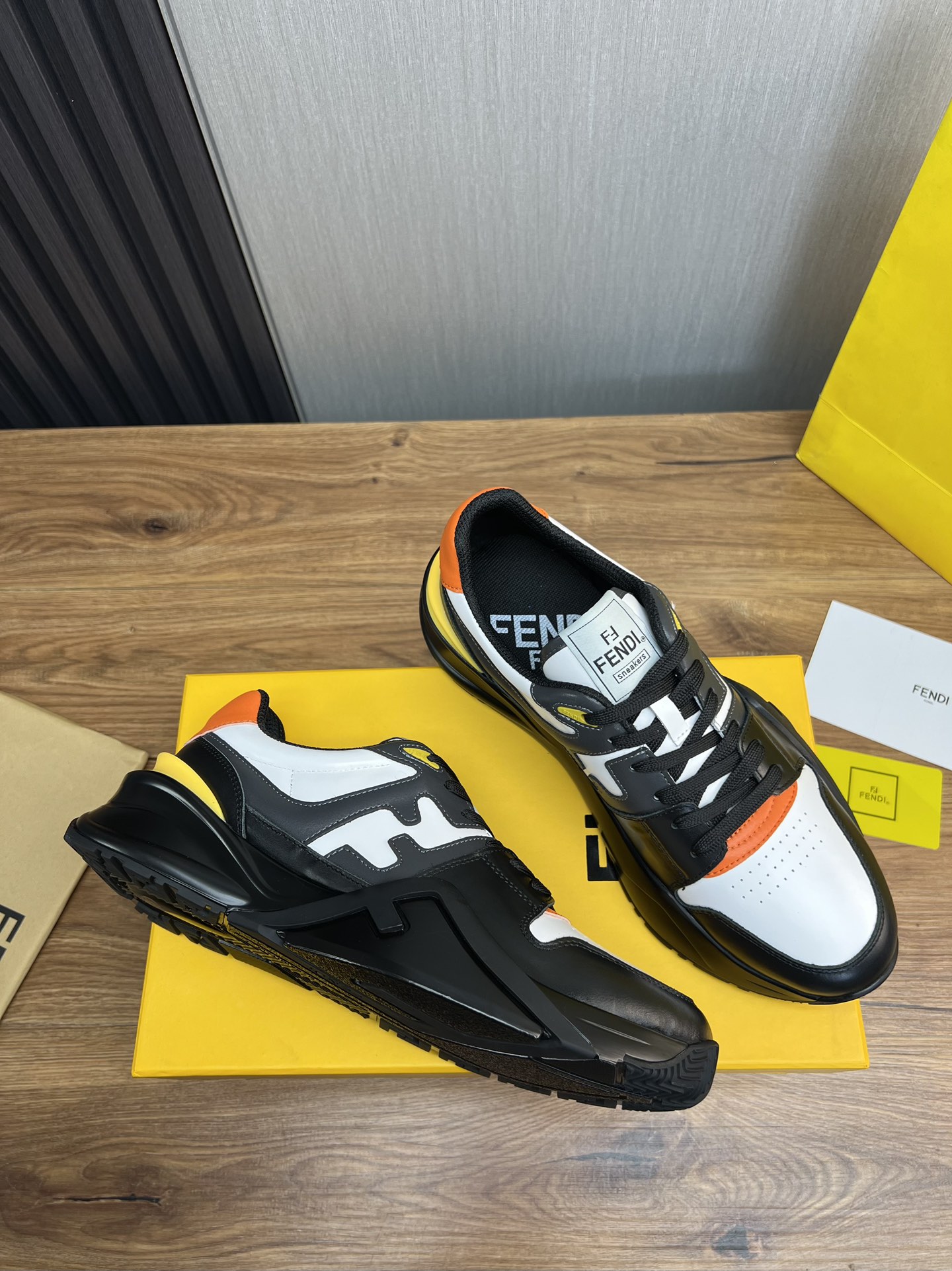 Factory precio 290Fendi [Fendi] explosión enumerados moda casual zapatos de los hombres que utilizan
