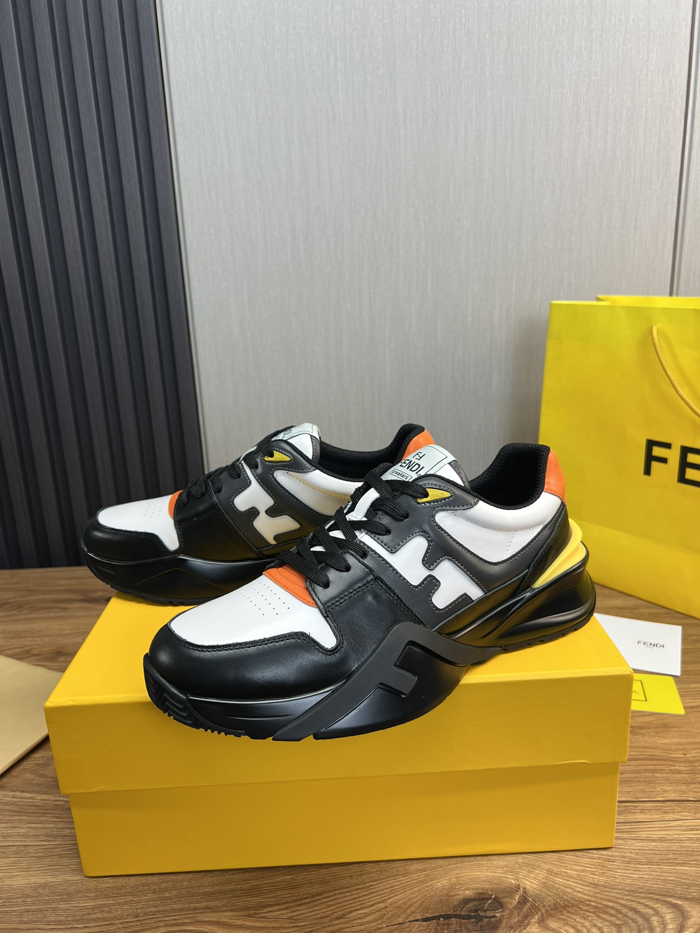 Factory precio 290Fendi [Fendi] explosión enumerados moda casual zapatos de los hombres que utilizan