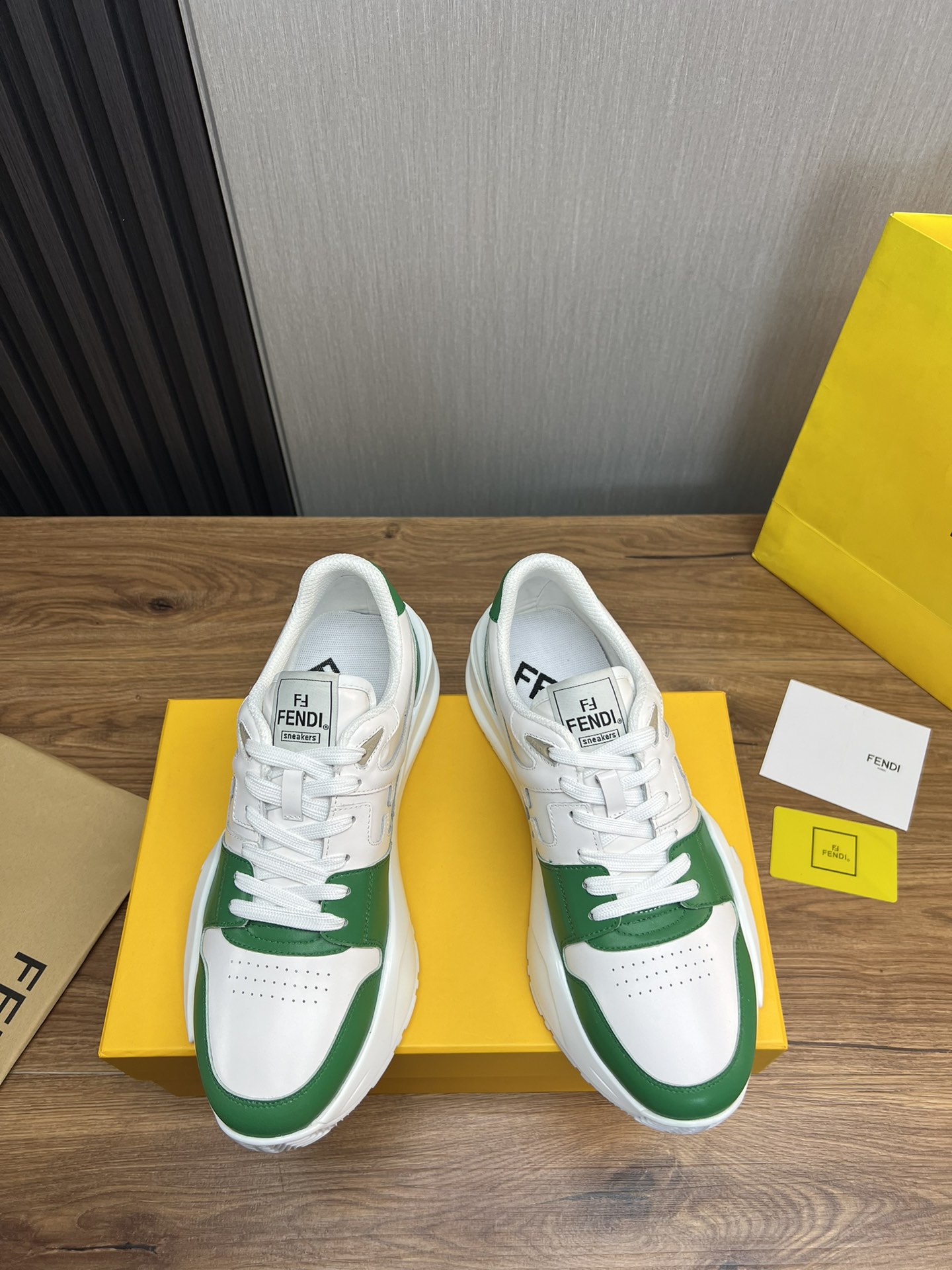 Factory precio 290Fendi [Fendi] explosión enumerados moda casual zapatos de los hombres que utilizan
