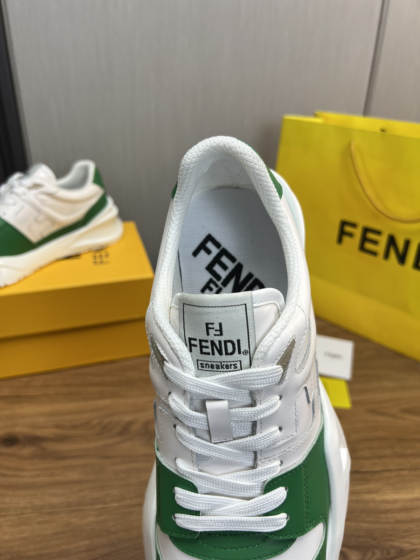Factory precio 290Fendi [Fendi] explosión enumerados moda casual zapatos de los hombres que utilizan
