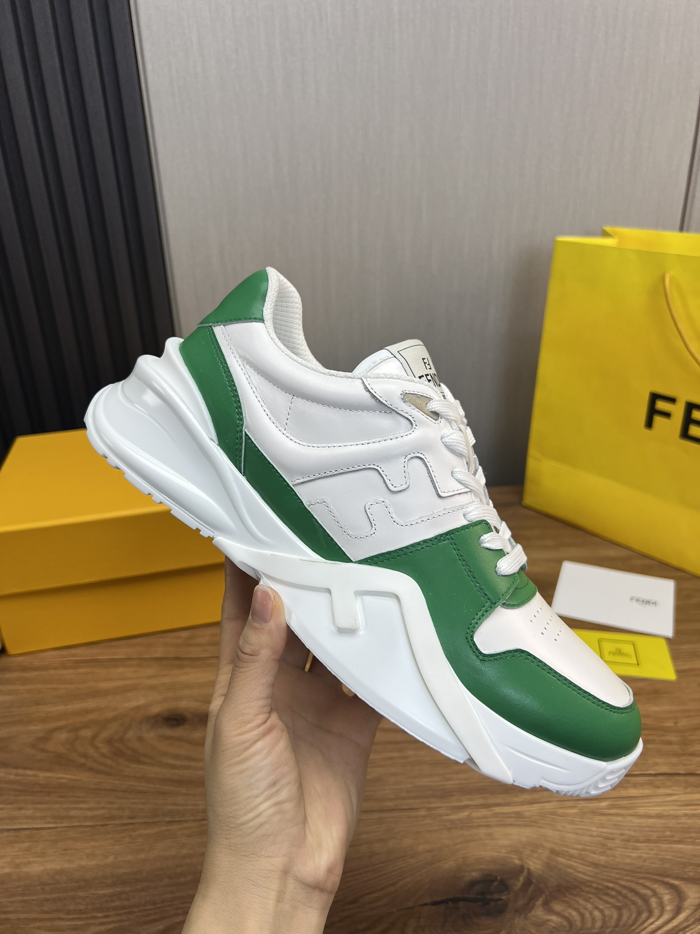 Factory precio 290Fendi [Fendi] explosión enumerados moda casual zapatos de los hombres que utilizan