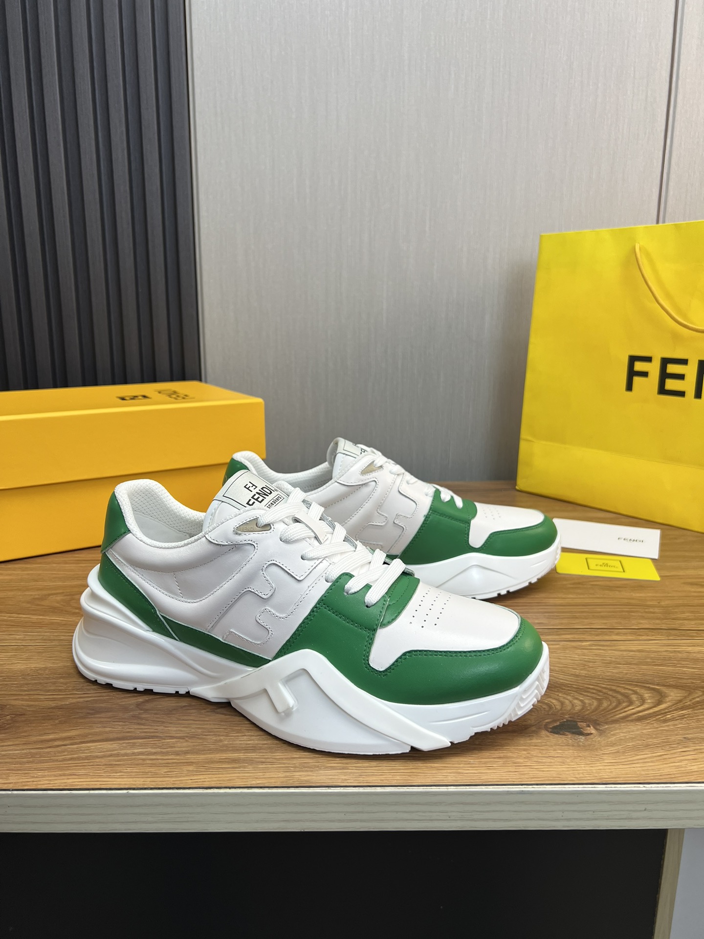 Factory precio 290Fendi [Fendi] explosión enumerados moda casual zapatos de los hombres que utilizan