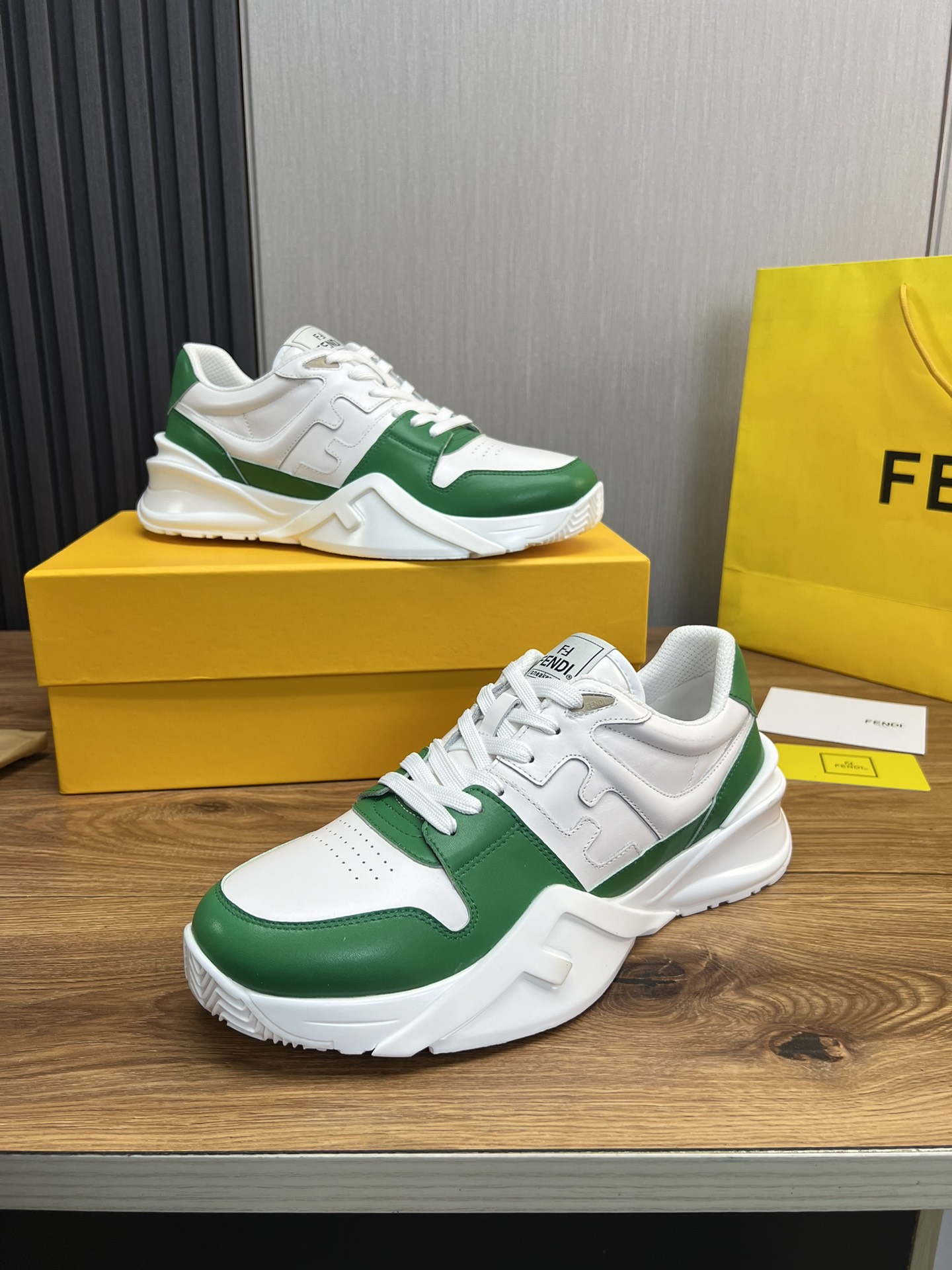 Factory precio 290Fendi [Fendi] explosión enumerados moda casual zapatos de los hombres que utilizan