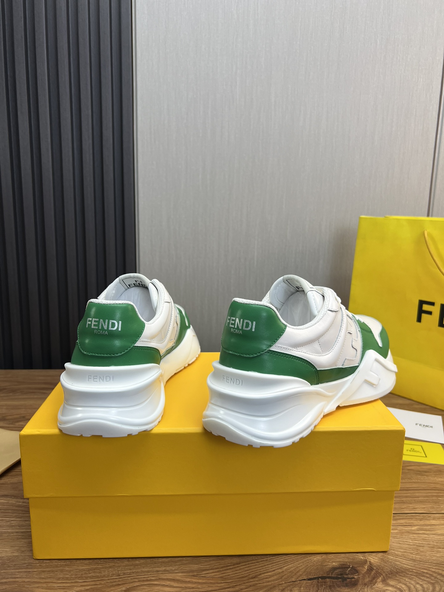 Factory precio 290Fendi [Fendi] explosión enumerados moda casual zapatos de los hombres que utilizan
