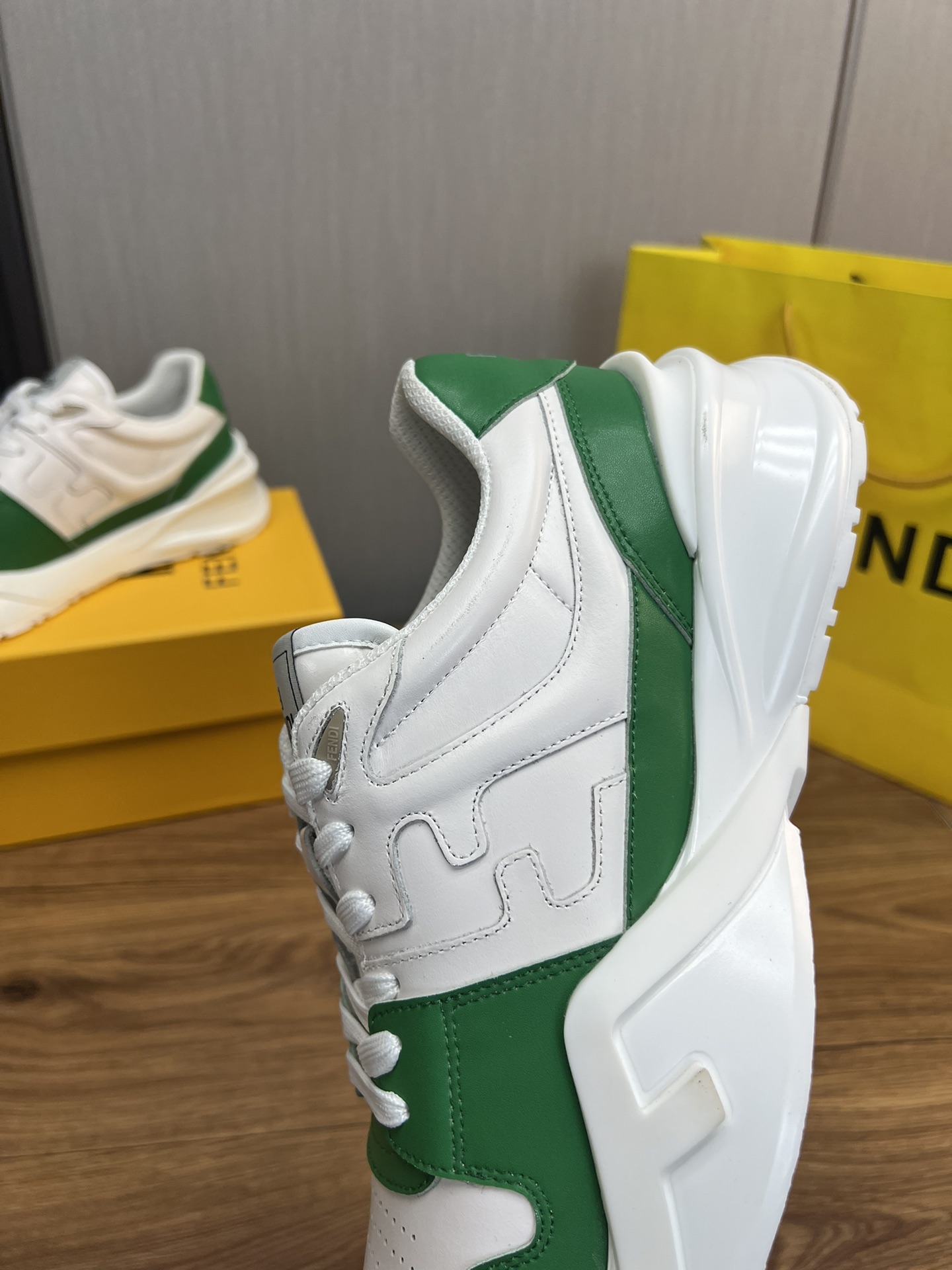 Factory precio 290Fendi [Fendi] explosión enumerados moda casual zapatos de los hombres que utilizan