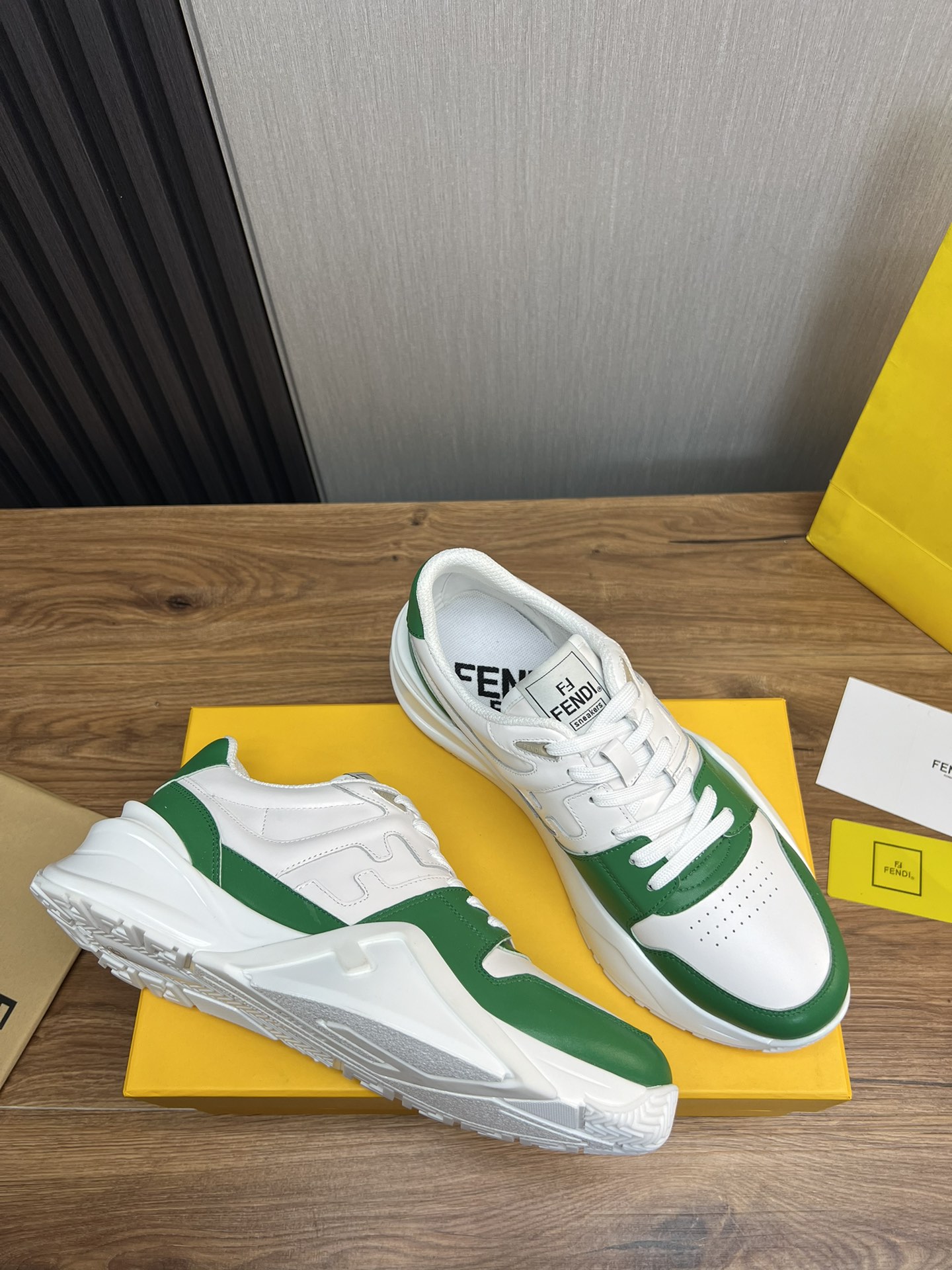 Factory precio 290Fendi [Fendi] explosión enumerados moda casual zapatos de los hombres que utilizan
