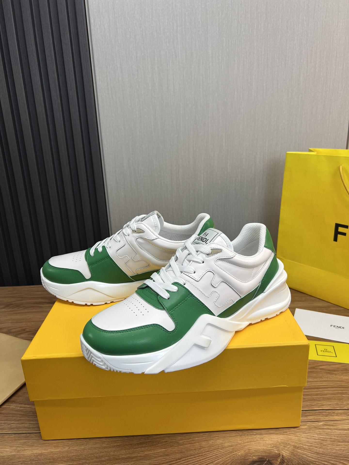 Factory precio 290Fendi [Fendi] explosión enumerados moda casual zapatos de los hombres que utilizan