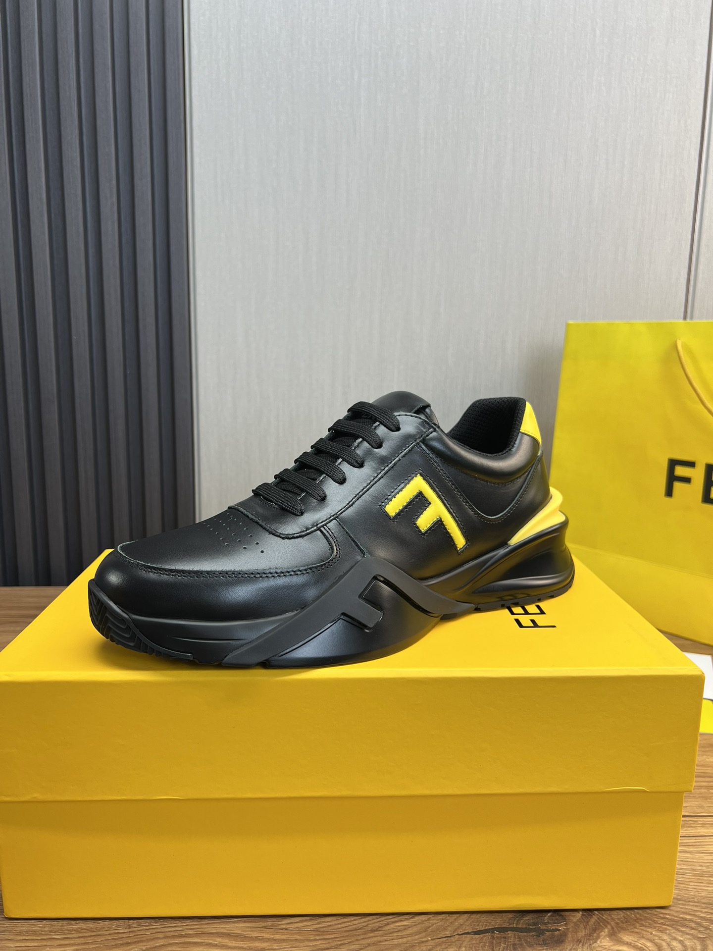 Factory precio 290Fendi [Fendi] explosión enumerados moda casual zapatos de los hombres que utilizan