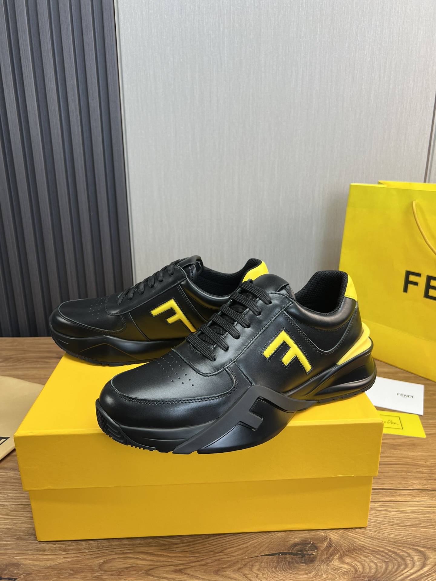 Factory precio 290Fendi [Fendi] explosión enumerados moda casual zapatos de los hombres que utilizan