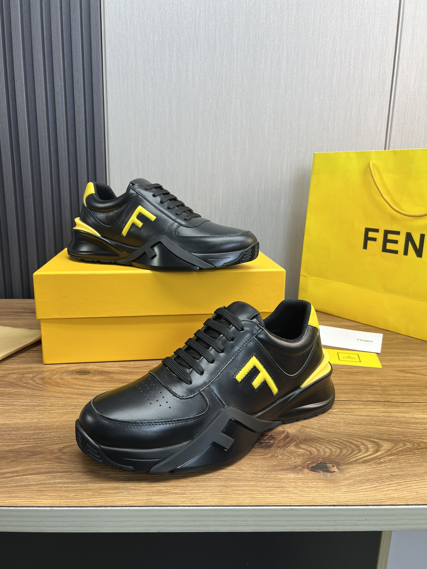 Factory precio 290Fendi [Fendi] explosión enumerados moda casual zapatos de los hombres que utilizan
