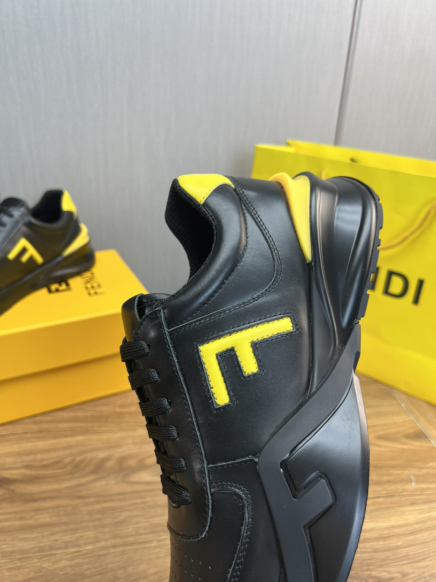 Factory precio 290Fendi [Fendi] explosión enumerados moda casual zapatos de los hombres que utilizan