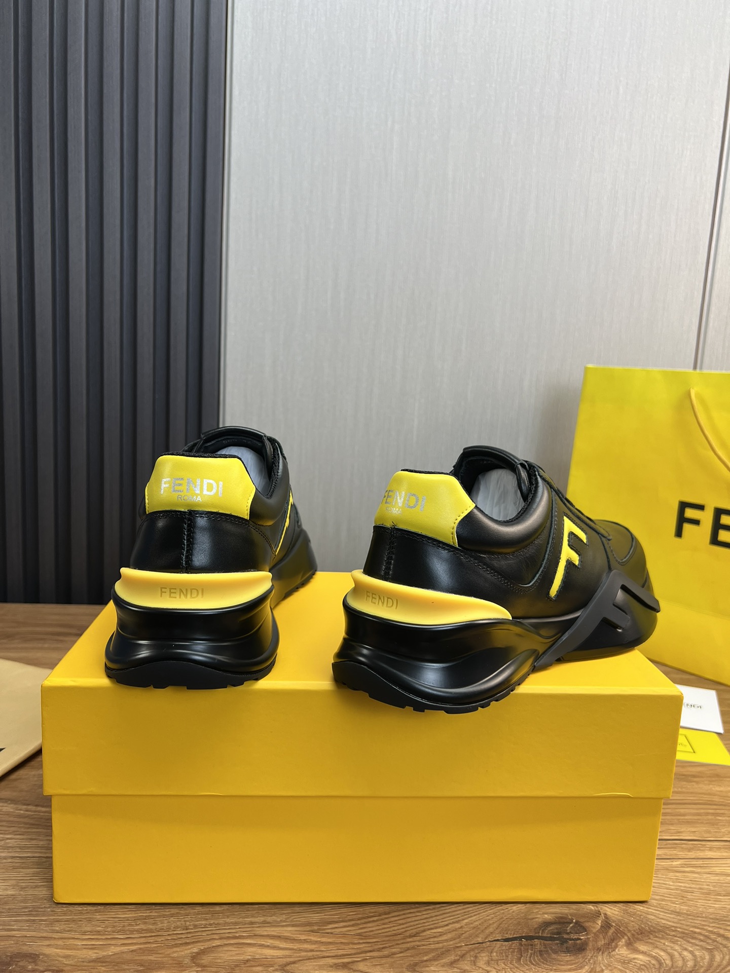 Factory precio 290Fendi [Fendi] explosión enumerados moda casual zapatos de los hombres que utilizan