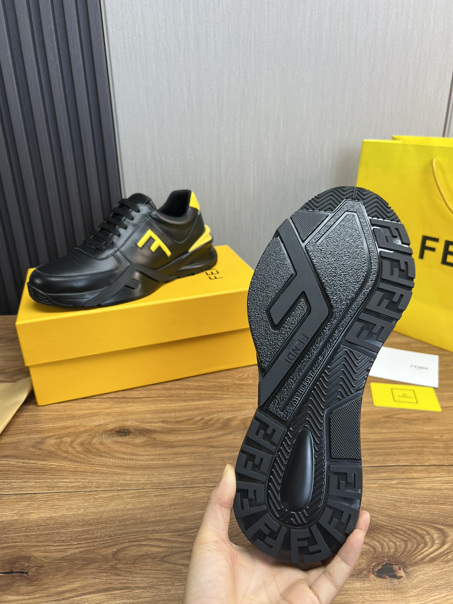Factory precio 290Fendi [Fendi] explosión enumerados moda casual zapatos de los hombres que utilizan