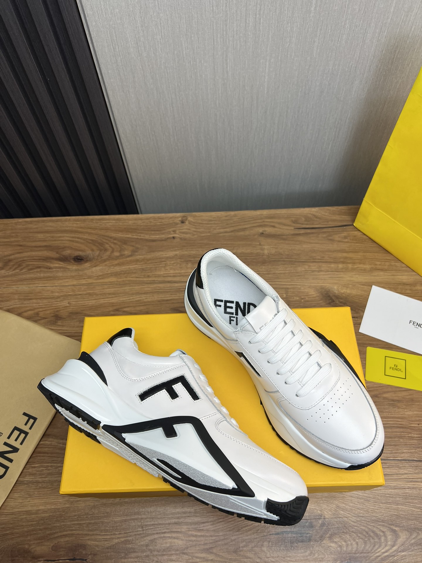 Factory precio 290Fendi [Fendi] explosión enumerados moda casual zapatos de los hombres que utilizan