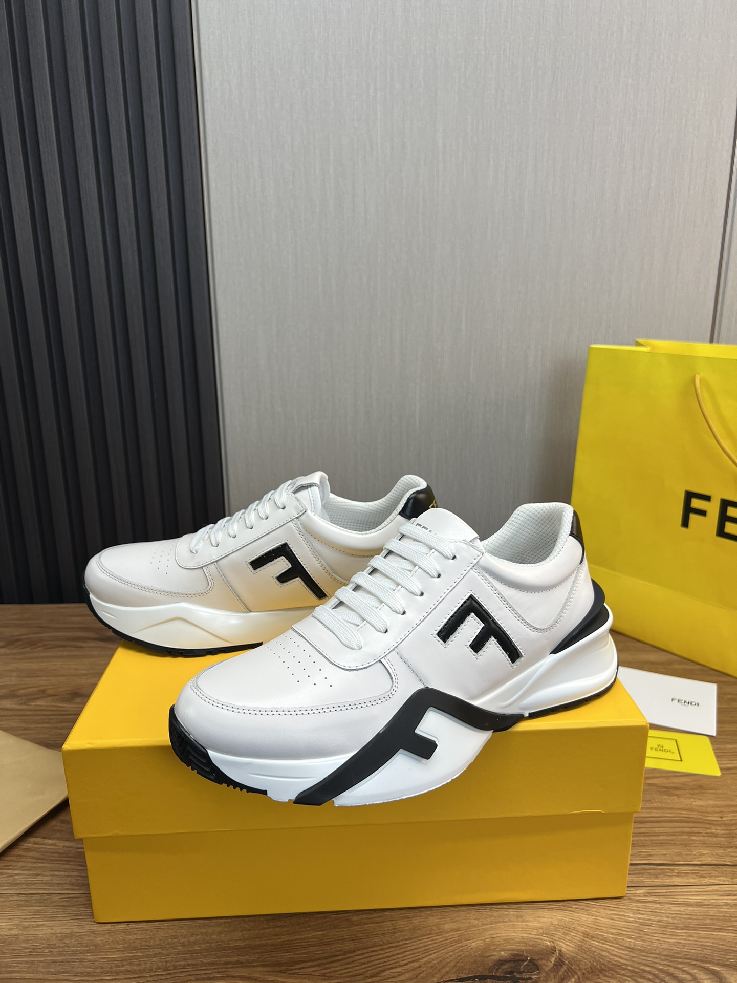Factory precio 290Fendi [Fendi] explosión enumerados moda casual zapatos de los hombres que utilizan