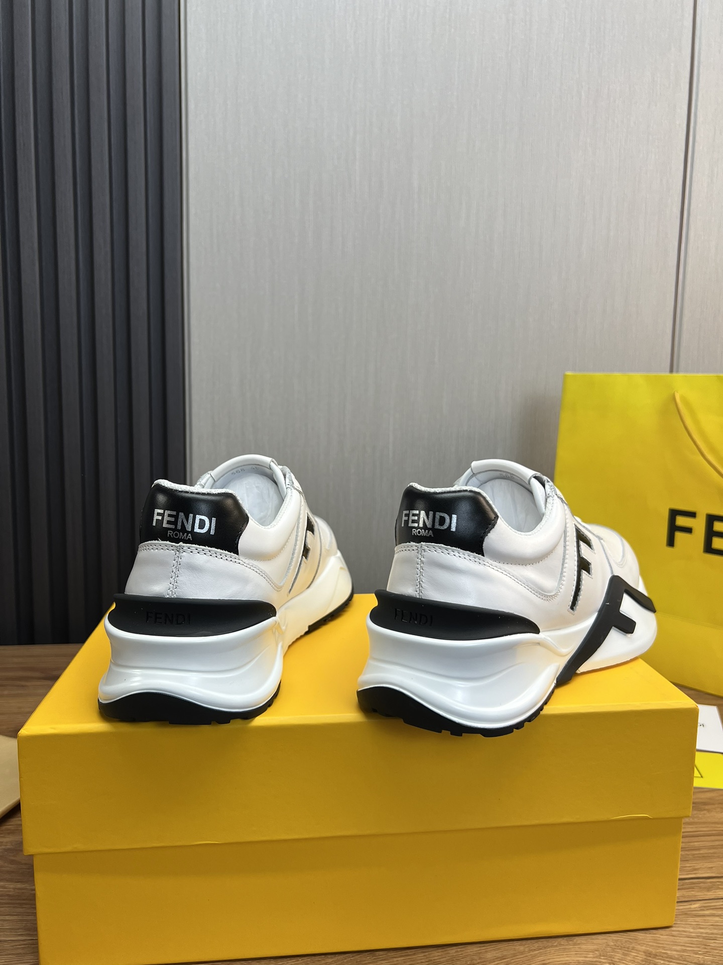 Factory precio 290Fendi [Fendi] explosión enumerados moda casual zapatos de los hombres que utilizan