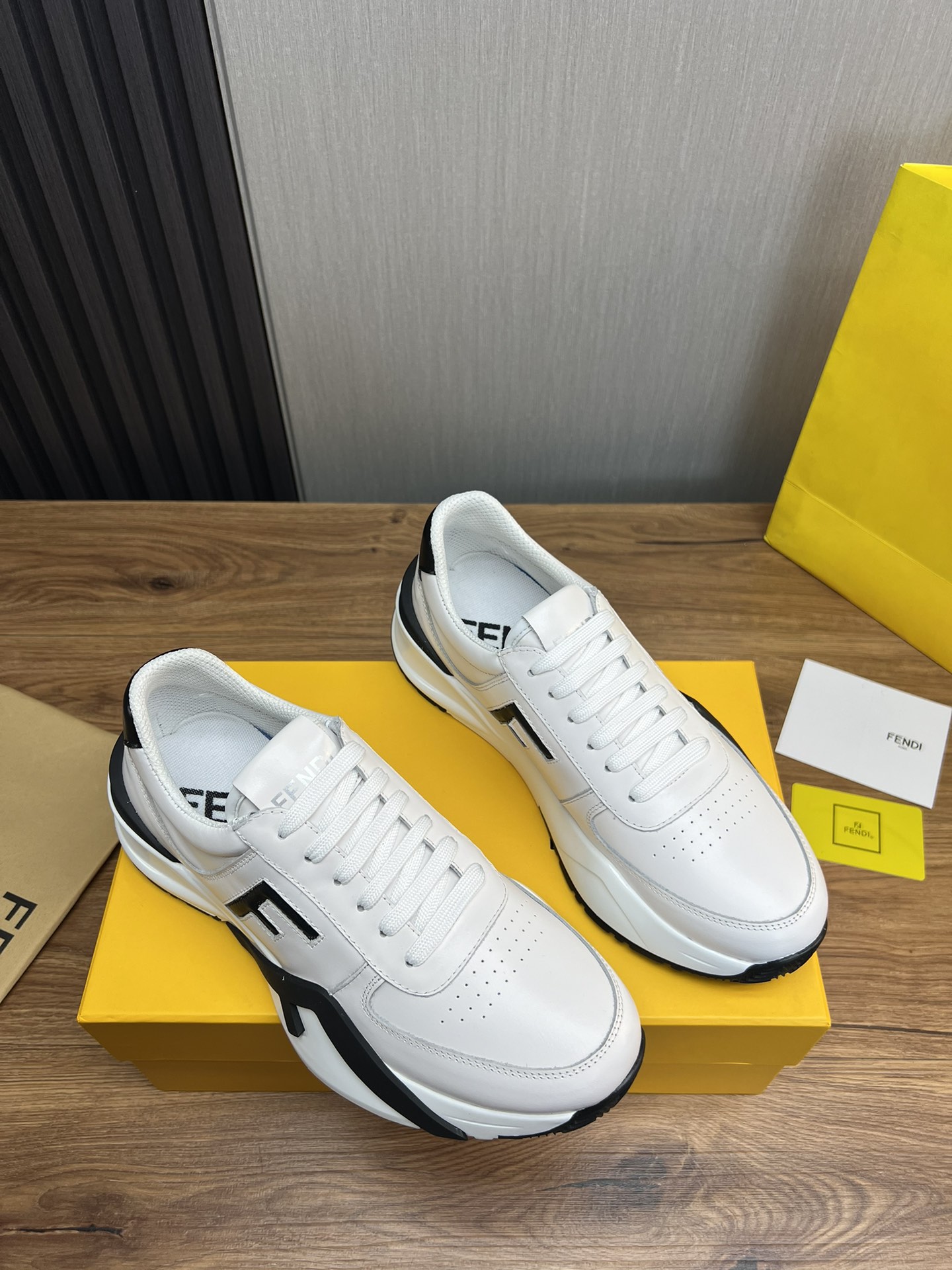 Factory precio 290Fendi [Fendi] explosión enumerados moda casual zapatos de los hombres que utilizan