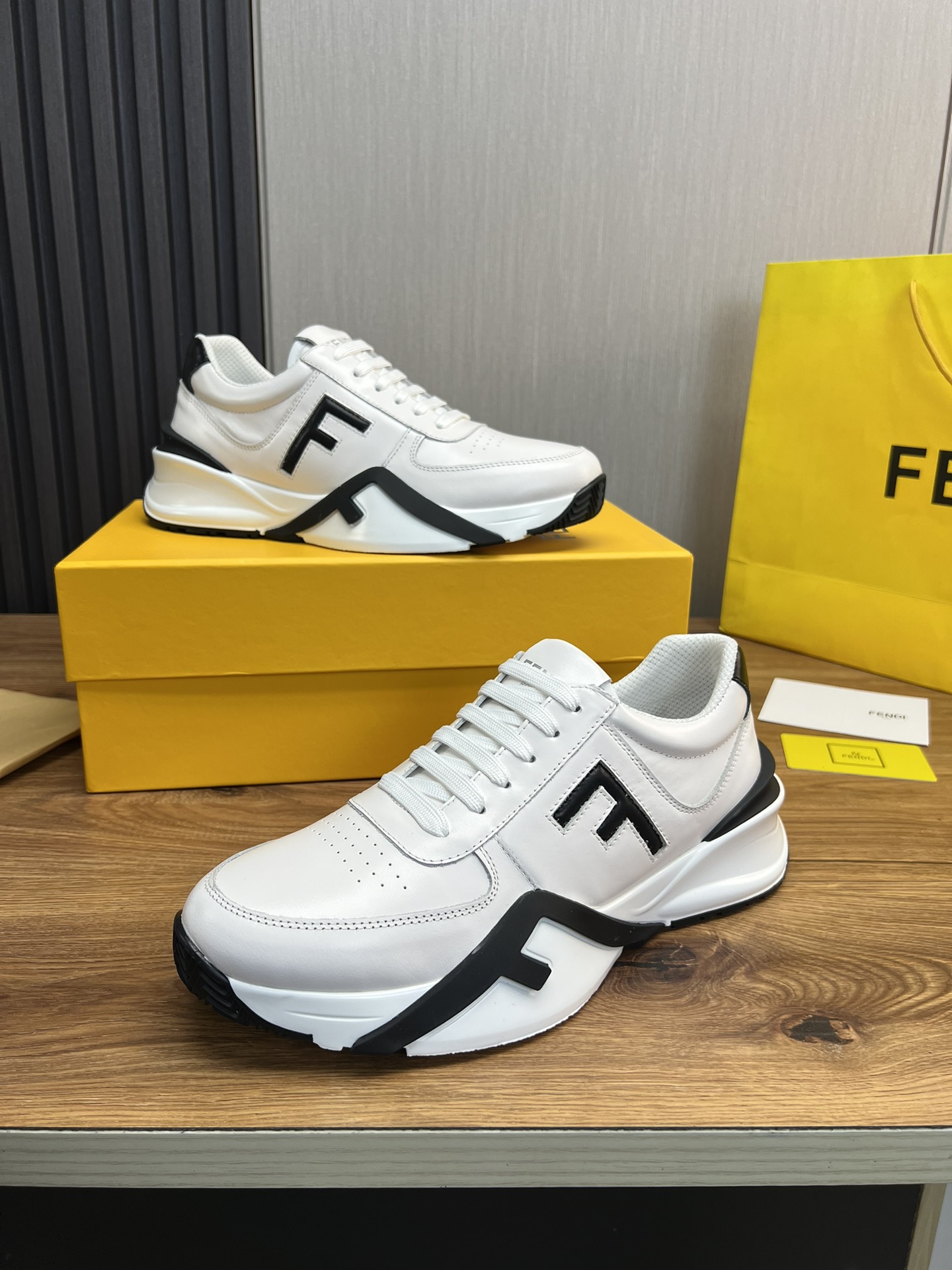 Factory precio 290Fendi [Fendi] explosión enumerados moda casual zapatos de los hombres que utilizan