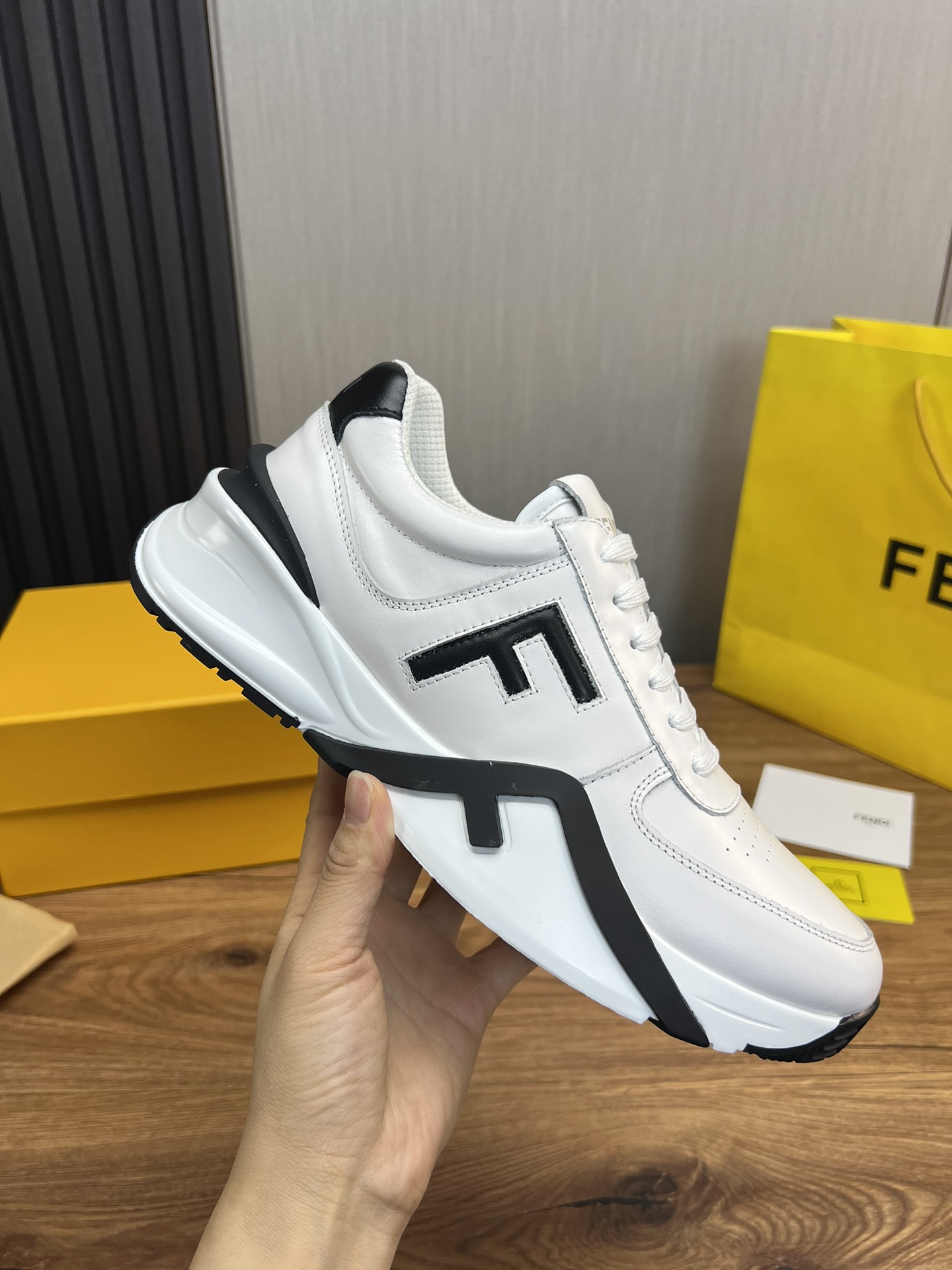 Factory precio 290Fendi [Fendi] explosión enumerados moda casual zapatos de los hombres que utilizan