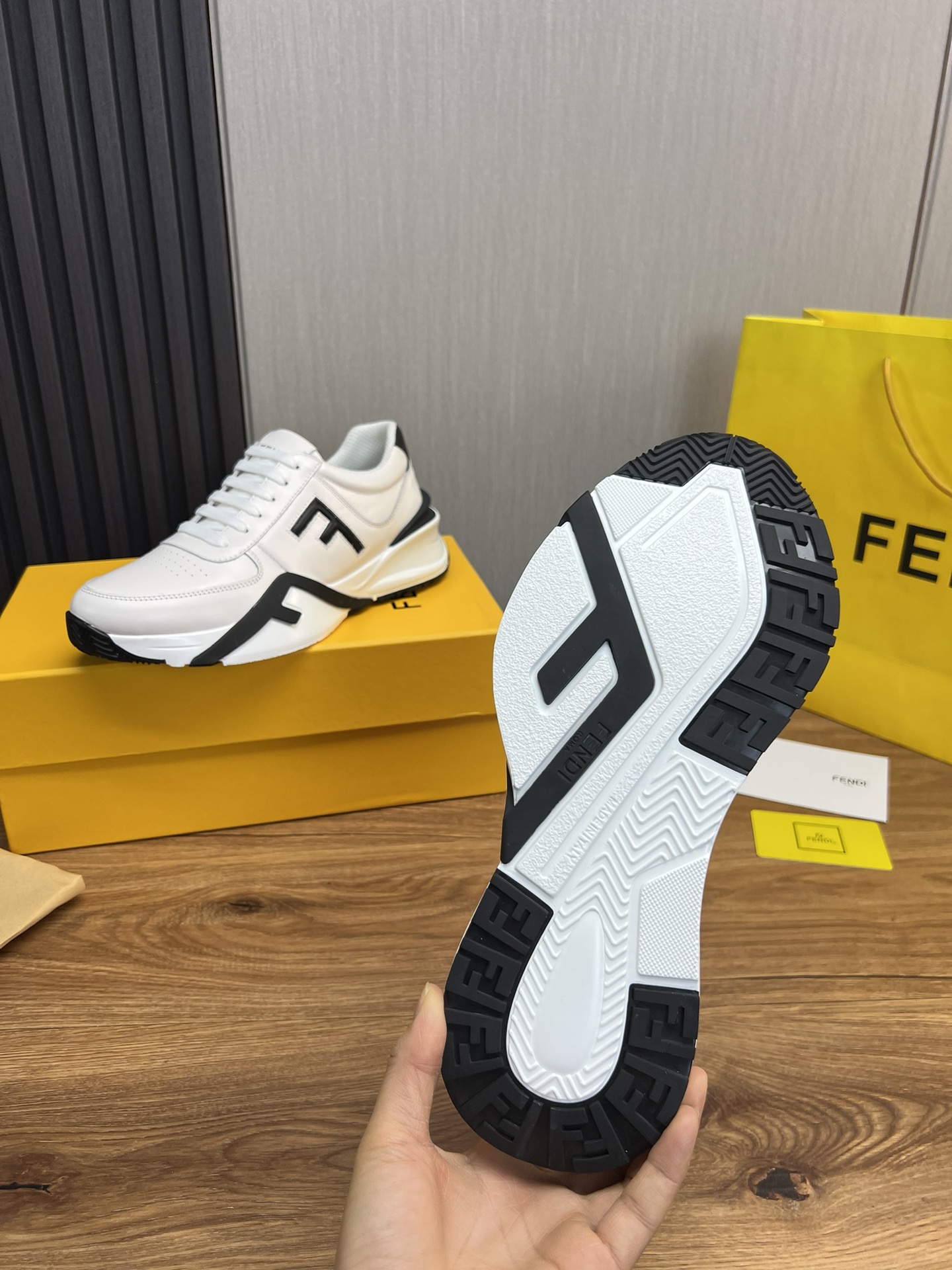 Factory precio 290Fendi [Fendi] explosión enumerados moda casual zapatos de los hombres que utilizan
