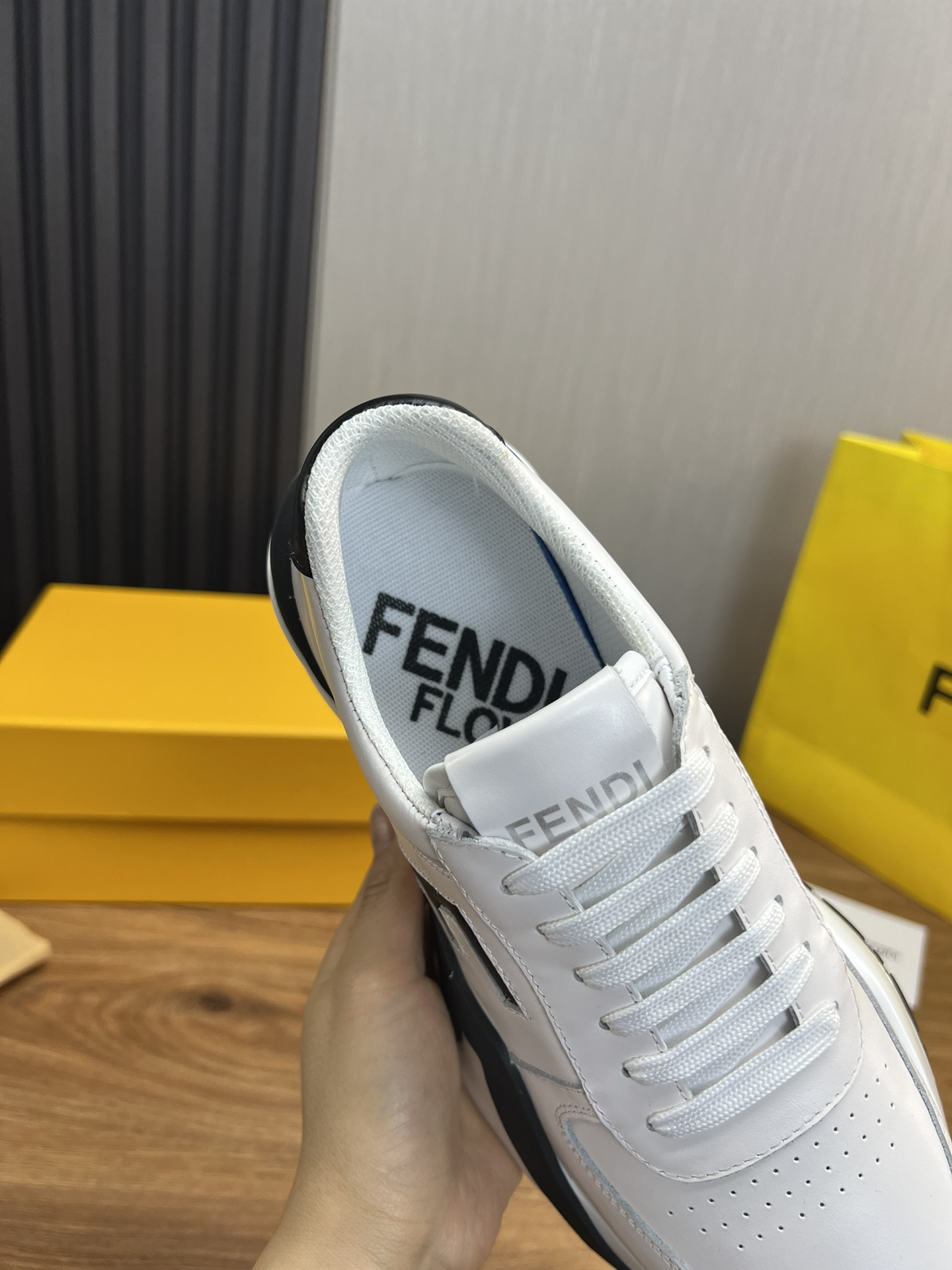 Factory precio 290Fendi [Fendi] explosión enumerados moda casual zapatos de los hombres que utilizan