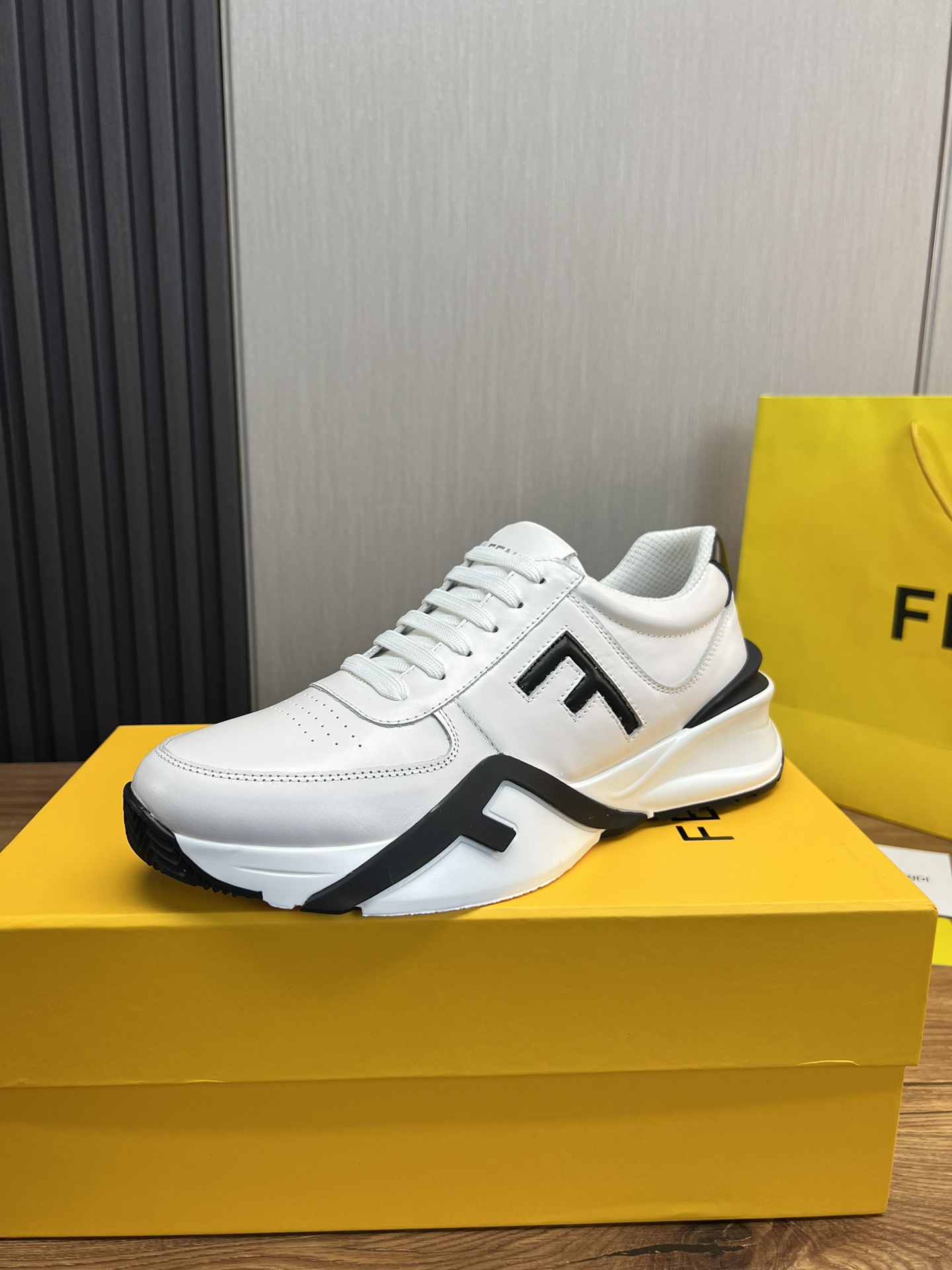 Factory precio 290Fendi [Fendi] explosión enumerados moda casual zapatos de los hombres que utilizan