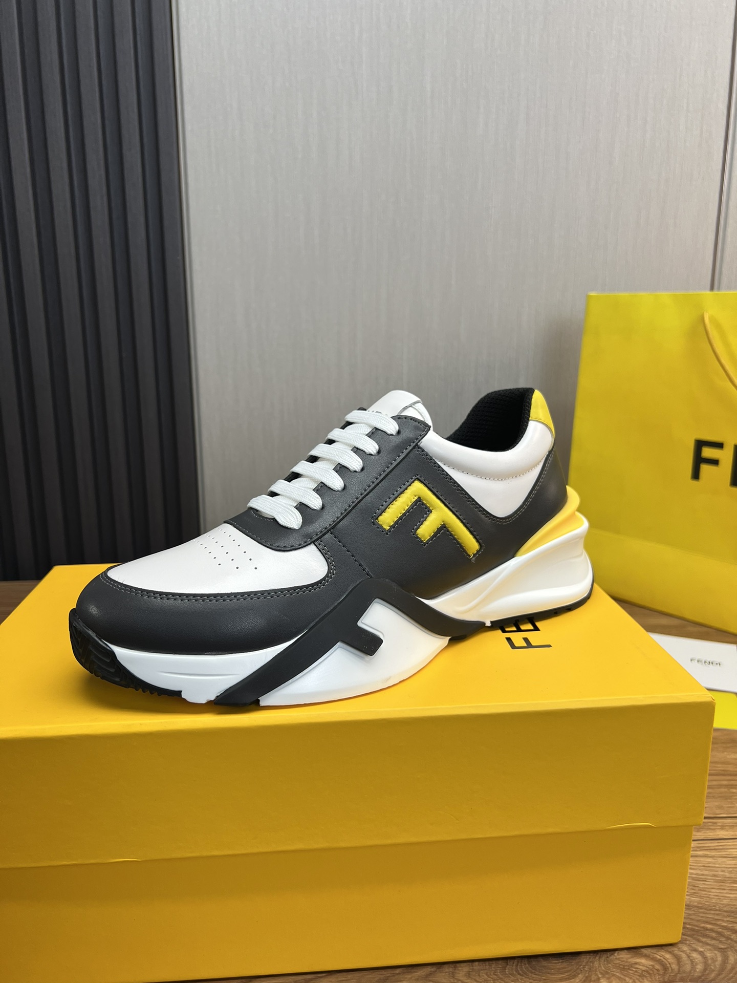 Factory precio 290Fendi [Fendi] explosión enumerados moda casual zapatos de los hombres que utilizan