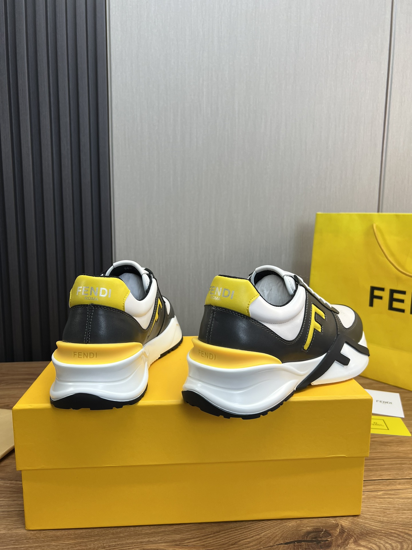 Factory precio 290Fendi [Fendi] explosión enumerados moda casual zapatos de los hombres que utilizan