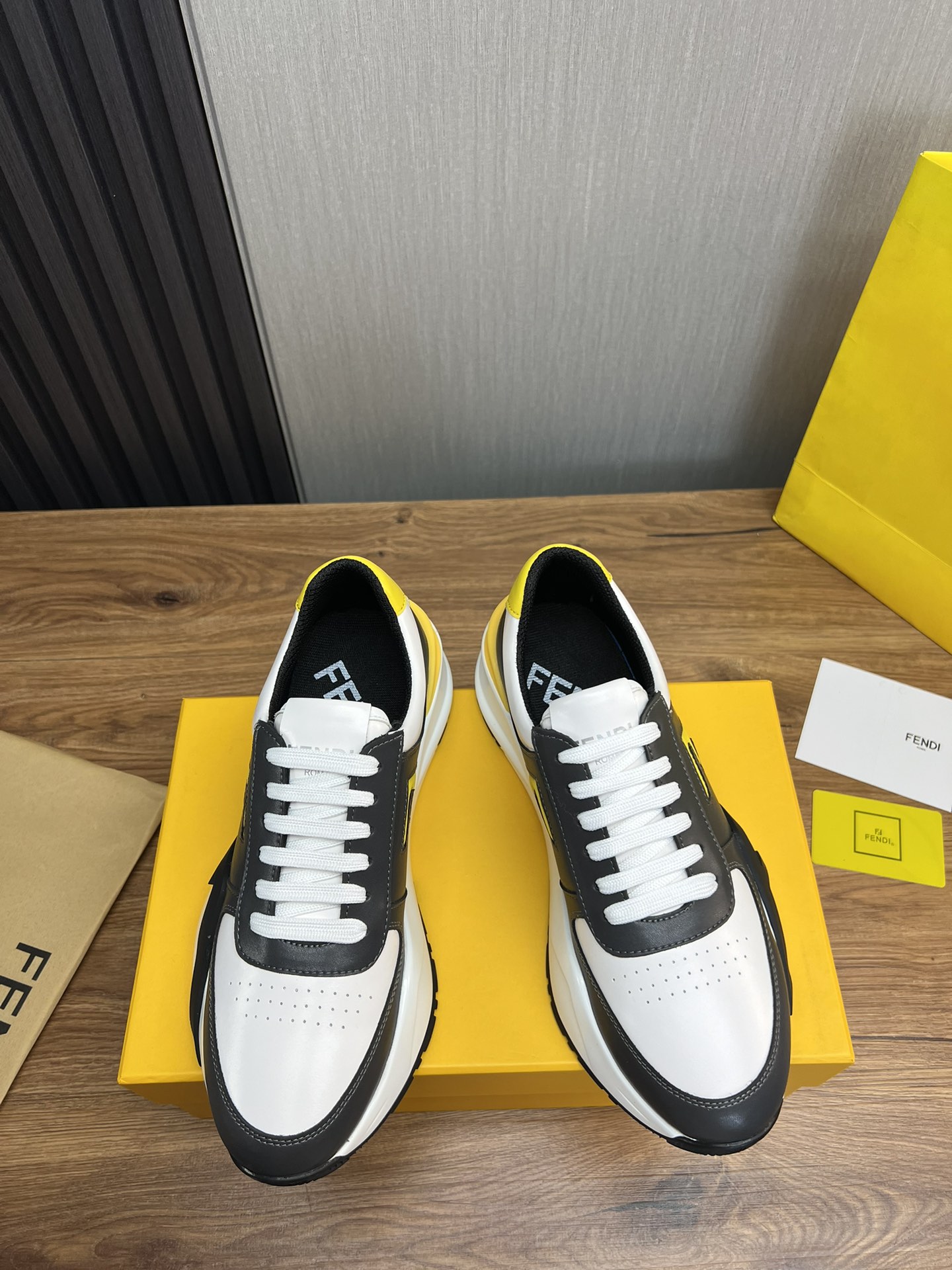 Factory precio 290Fendi [Fendi] explosión enumerados moda casual zapatos de los hombres que utilizan