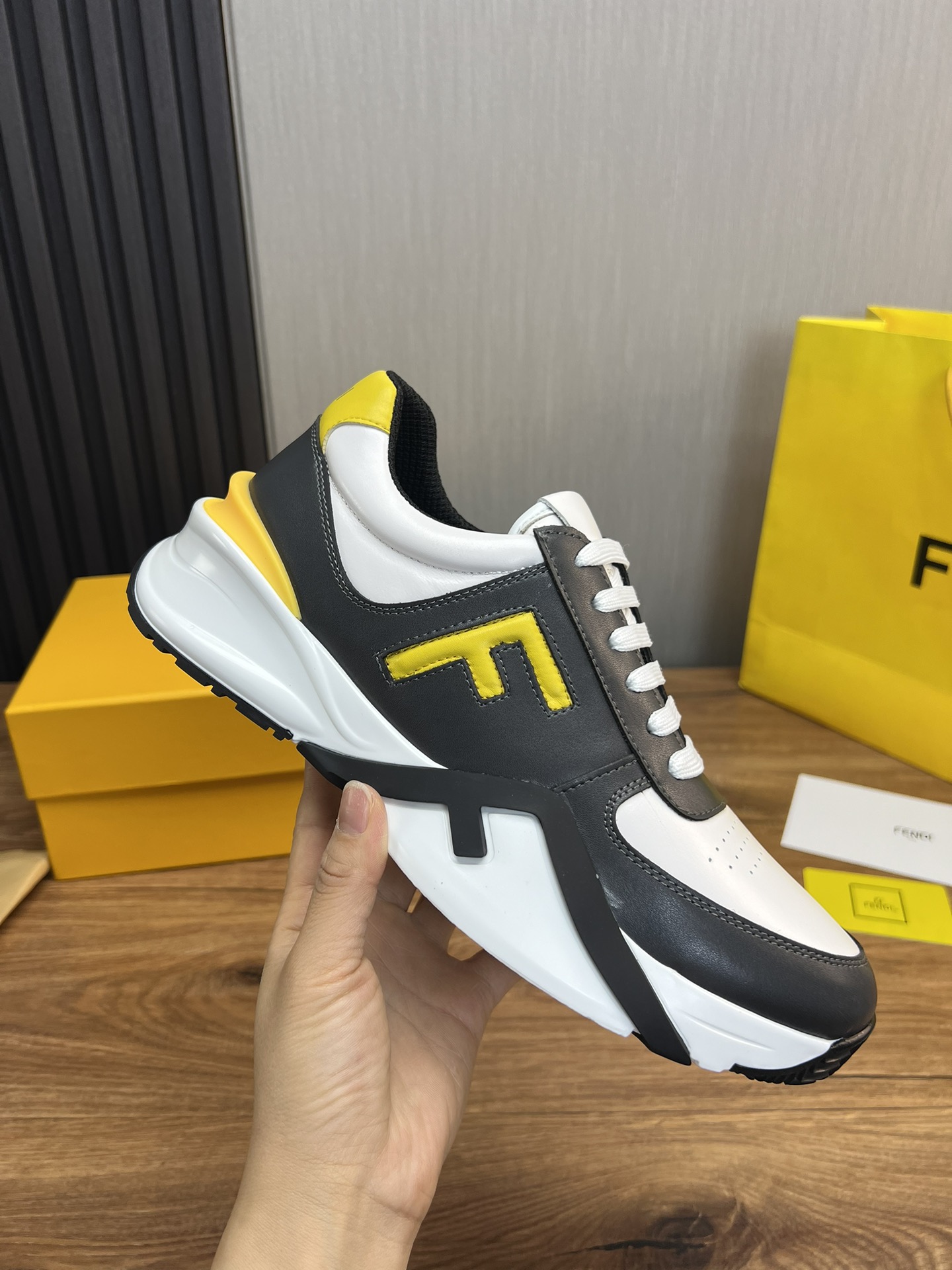 Factory precio 290Fendi [Fendi] explosión enumerados moda casual zapatos de los hombres que utilizan