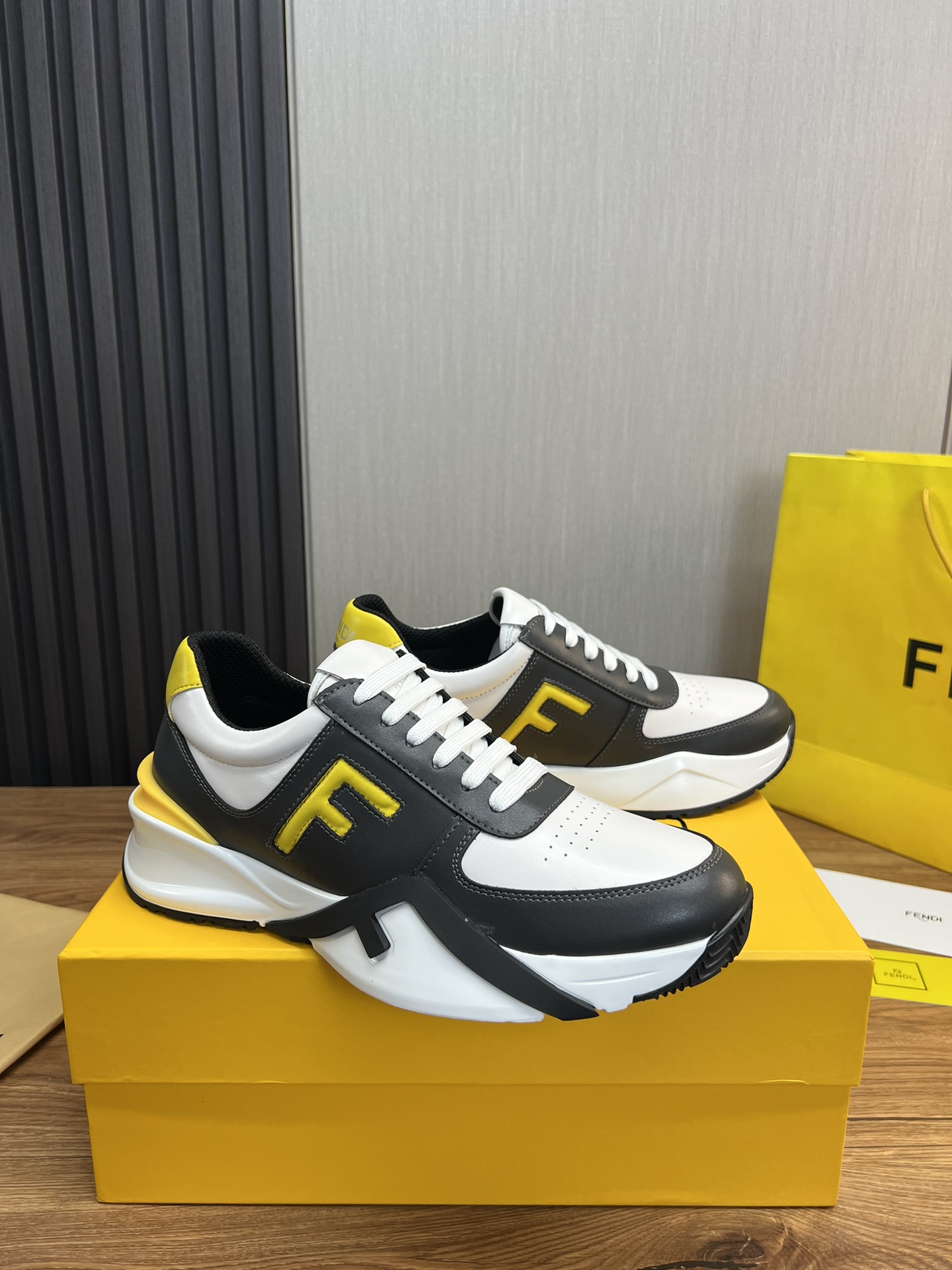 Factory precio 290Fendi [Fendi] explosión enumerados moda casual zapatos de los hombres que utilizan
