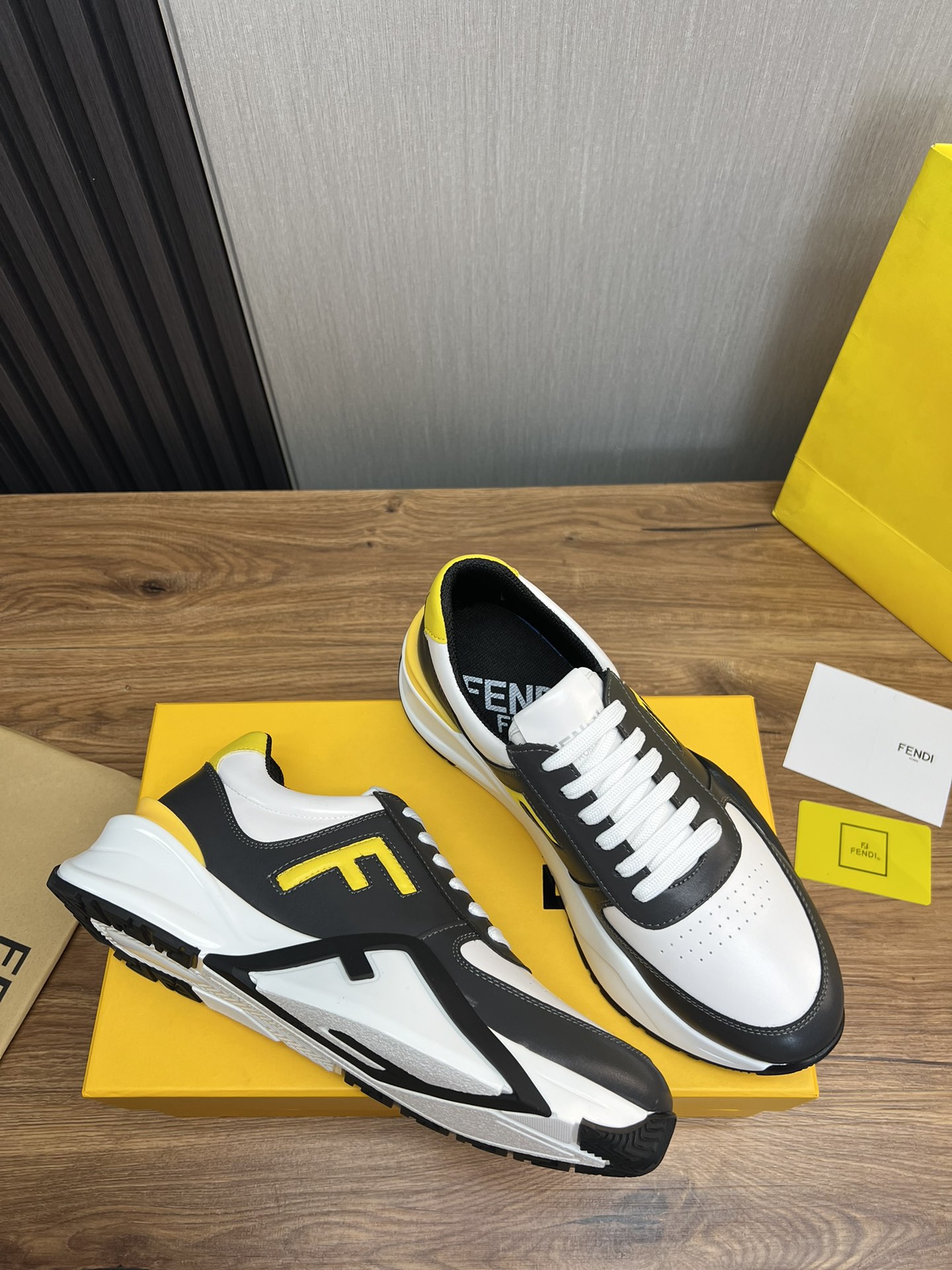 Factory precio 290Fendi [Fendi] explosión enumerados moda casual zapatos de los hombres que utilizan