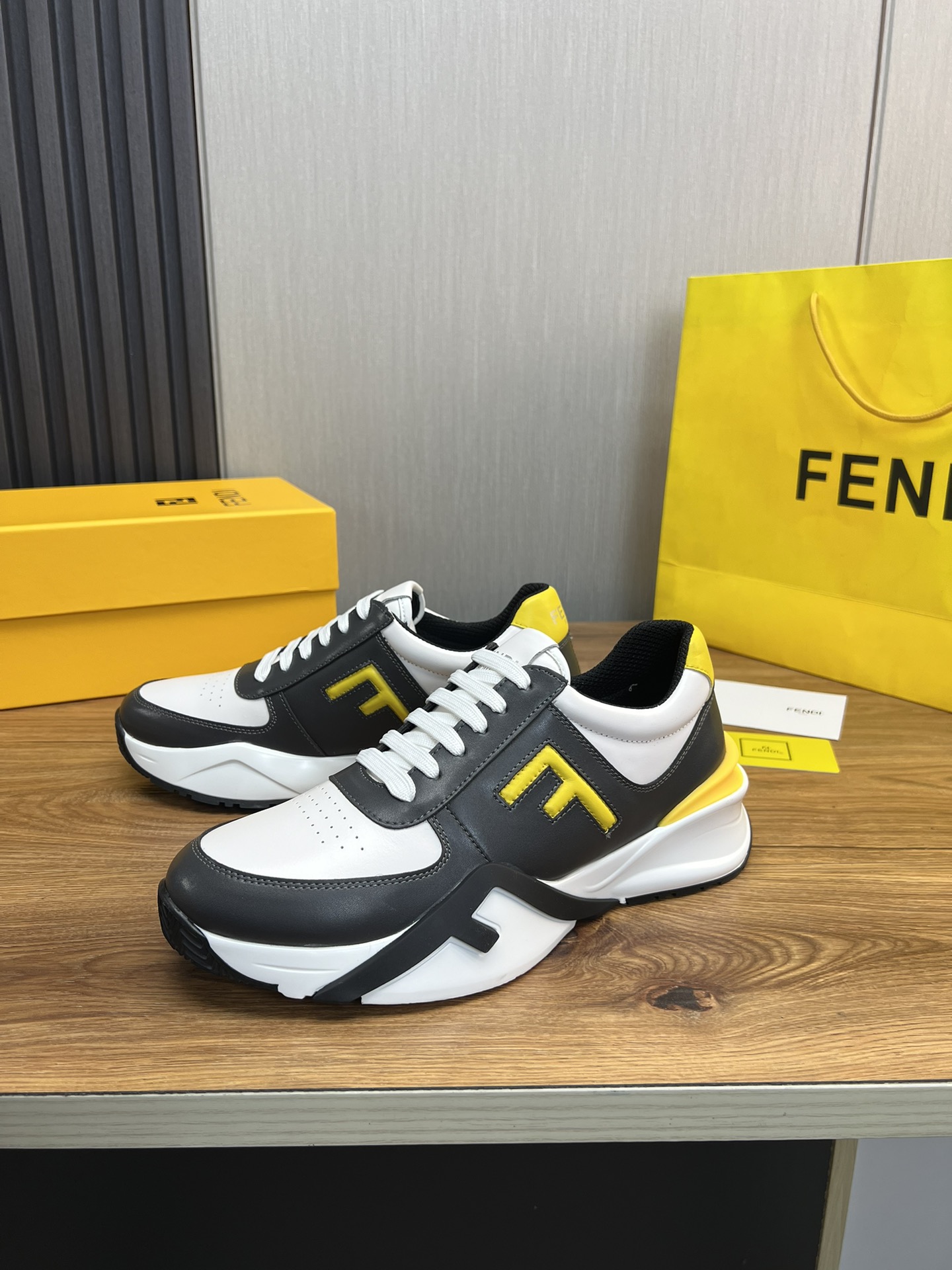 Factory precio 290Fendi [Fendi] explosión enumerados moda casual zapatos de los hombres que utilizan