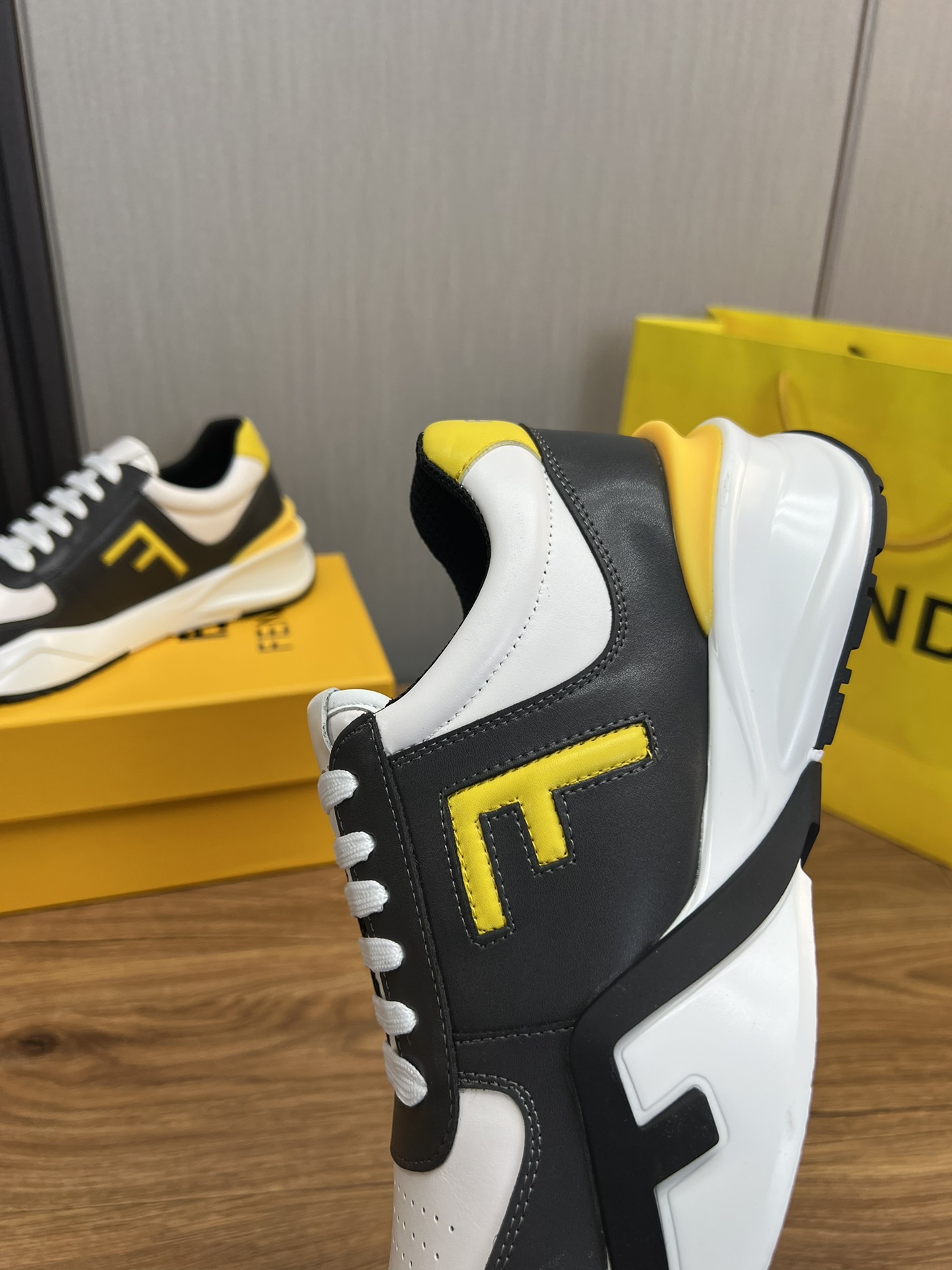 Factory precio 290Fendi [Fendi] explosión enumerados moda casual zapatos de los hombres que utilizan