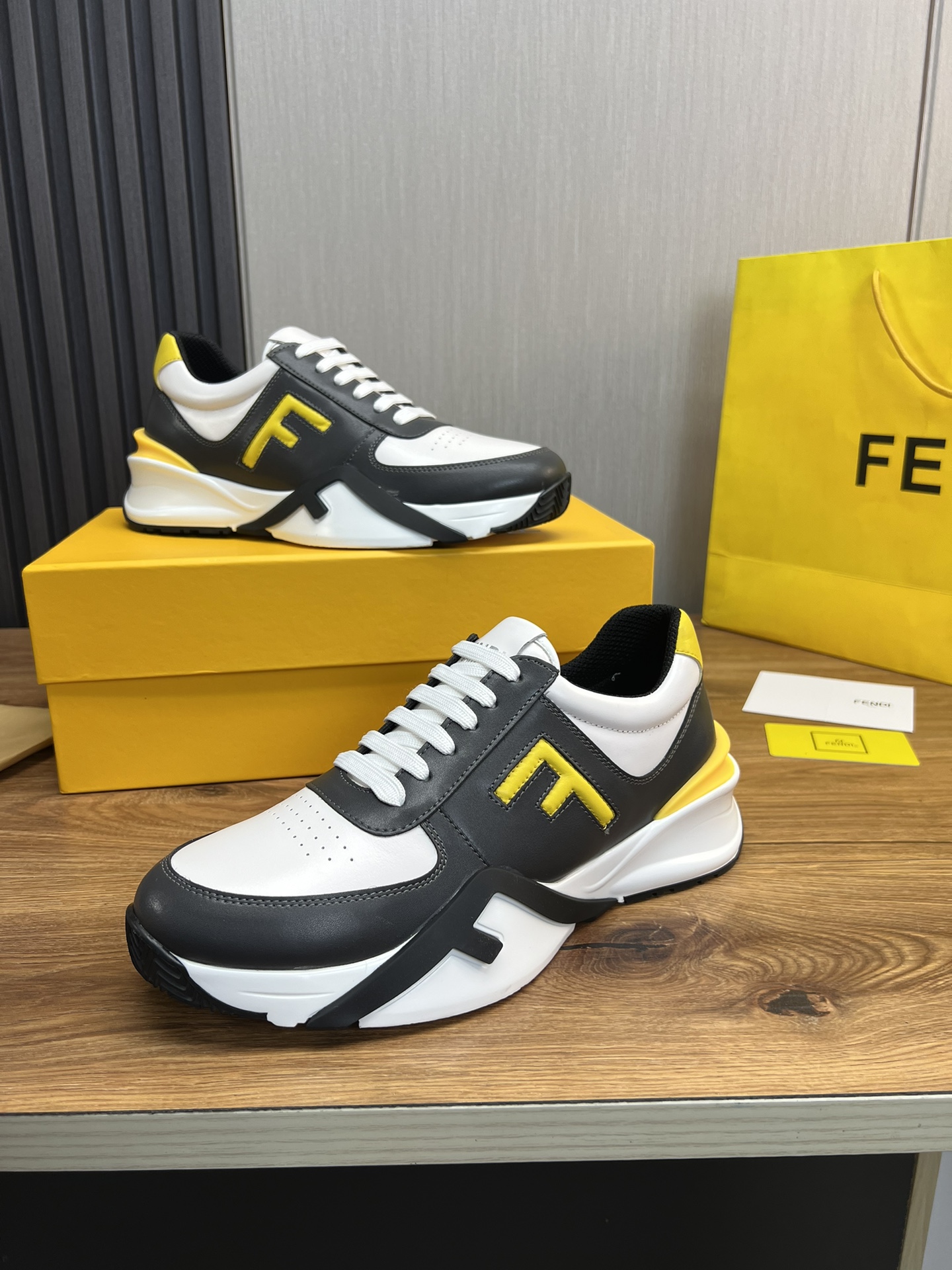 Factory precio 290Fendi [Fendi] explosión enumerados moda casual zapatos de los hombres que utilizan