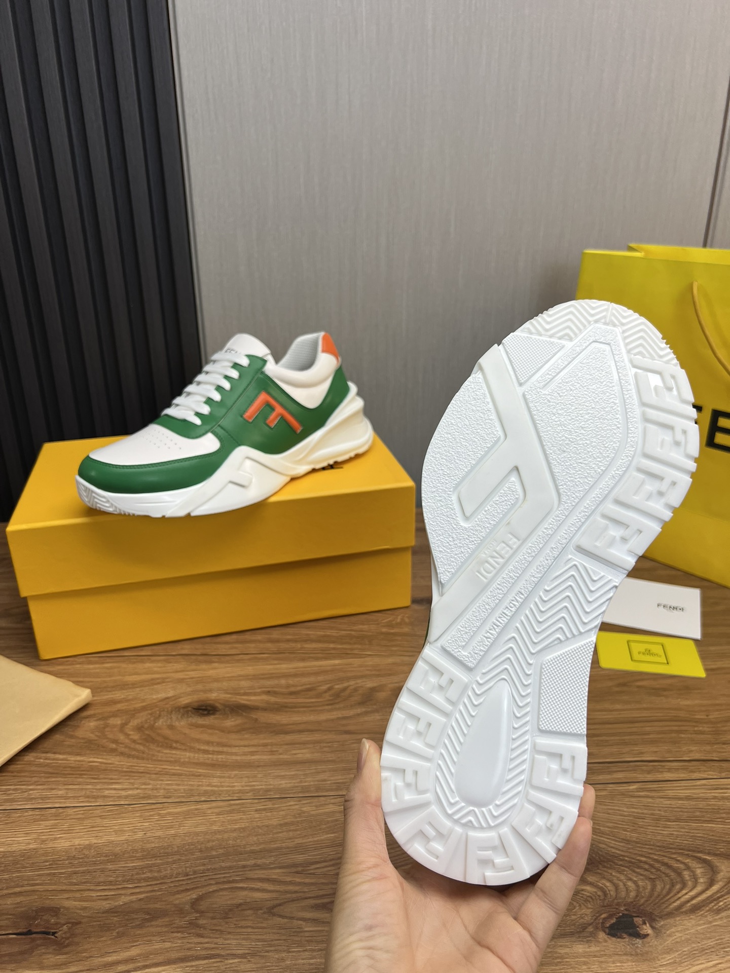 Factory precio 290Fendi [Fendi] explosión enumerados moda casual zapatos de los hombres que utilizan
