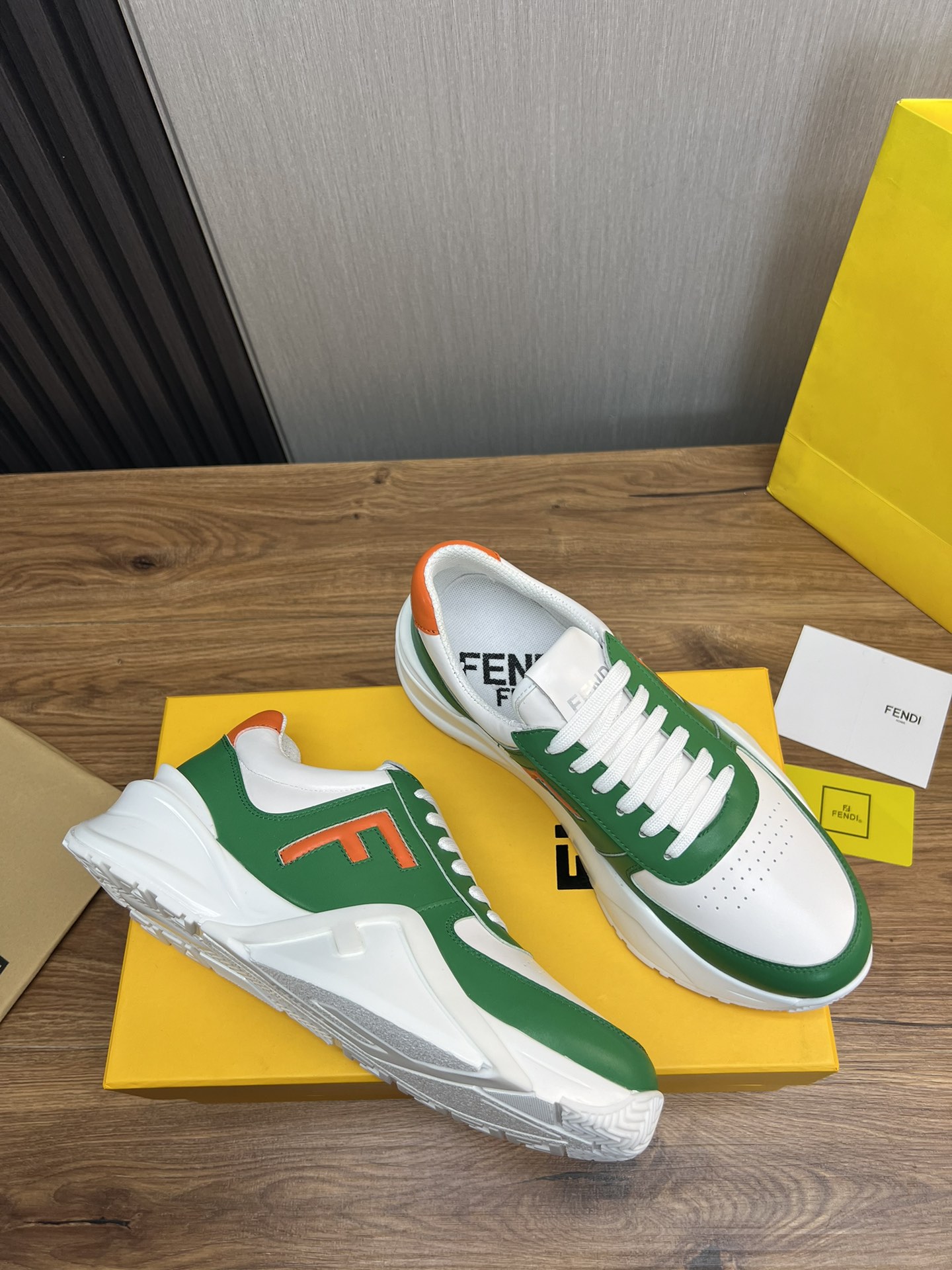 Factory precio 290Fendi [Fendi] explosión enumerados moda casual zapatos de los hombres que utilizan