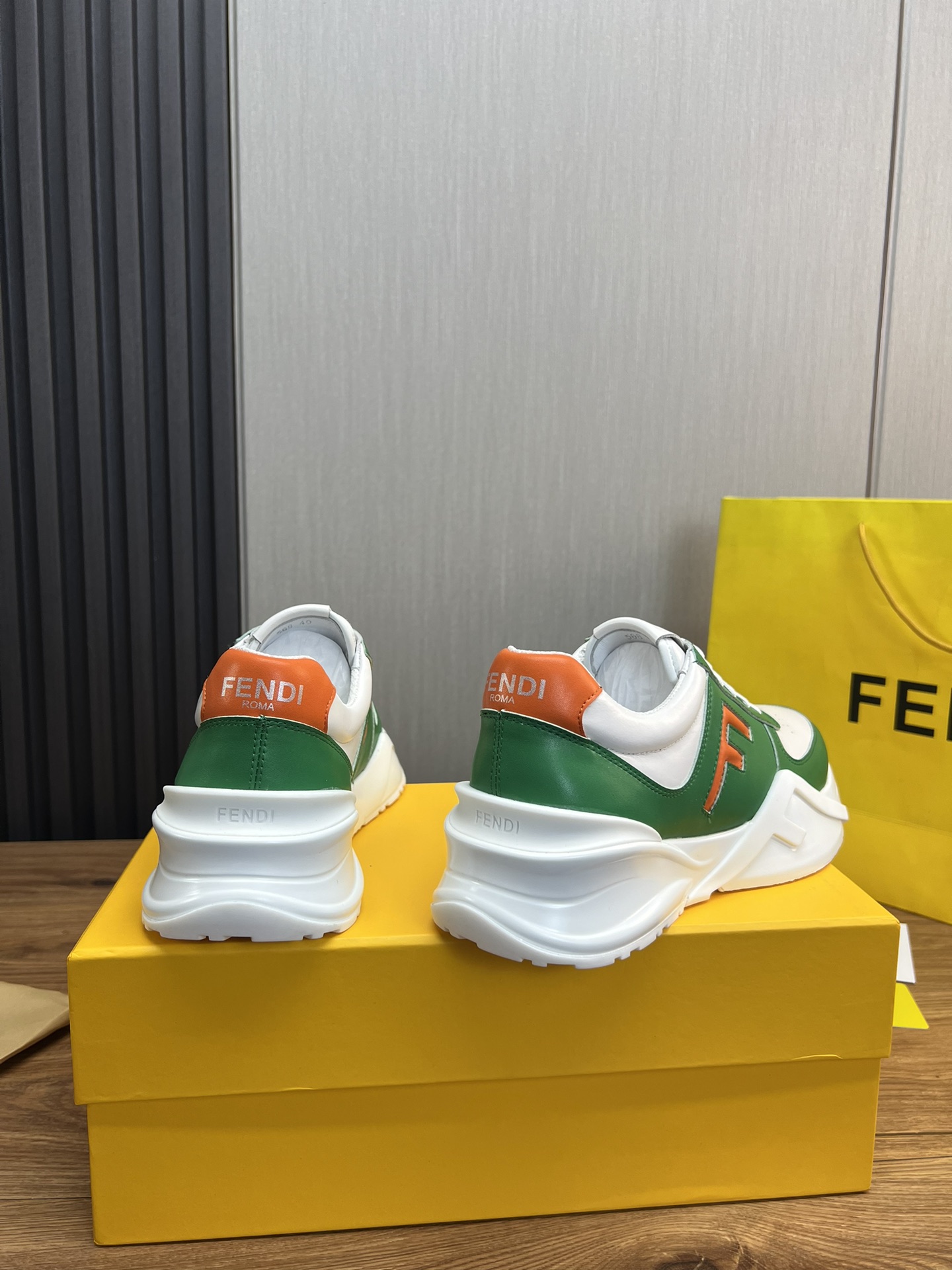 Factory precio 290Fendi [Fendi] explosión enumerados moda casual zapatos de los hombres que utilizan